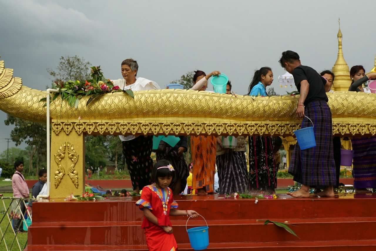 ทางน้ำลักษณะคล้ายพญานาค เพื่อสรงน้ำพระที่ประดิษฐานในเจดีย์ (ภาพ: UTSAV, Ministry of Tourism)