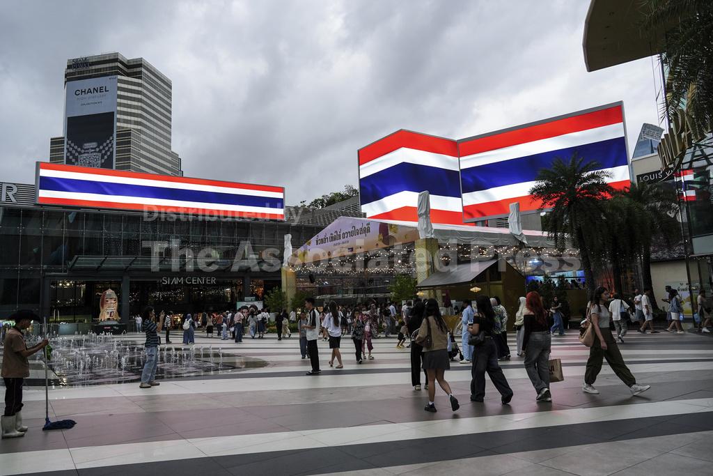 ห้างสรรพสินค้าในกรุงเทพ : ที่มาภาพ AP