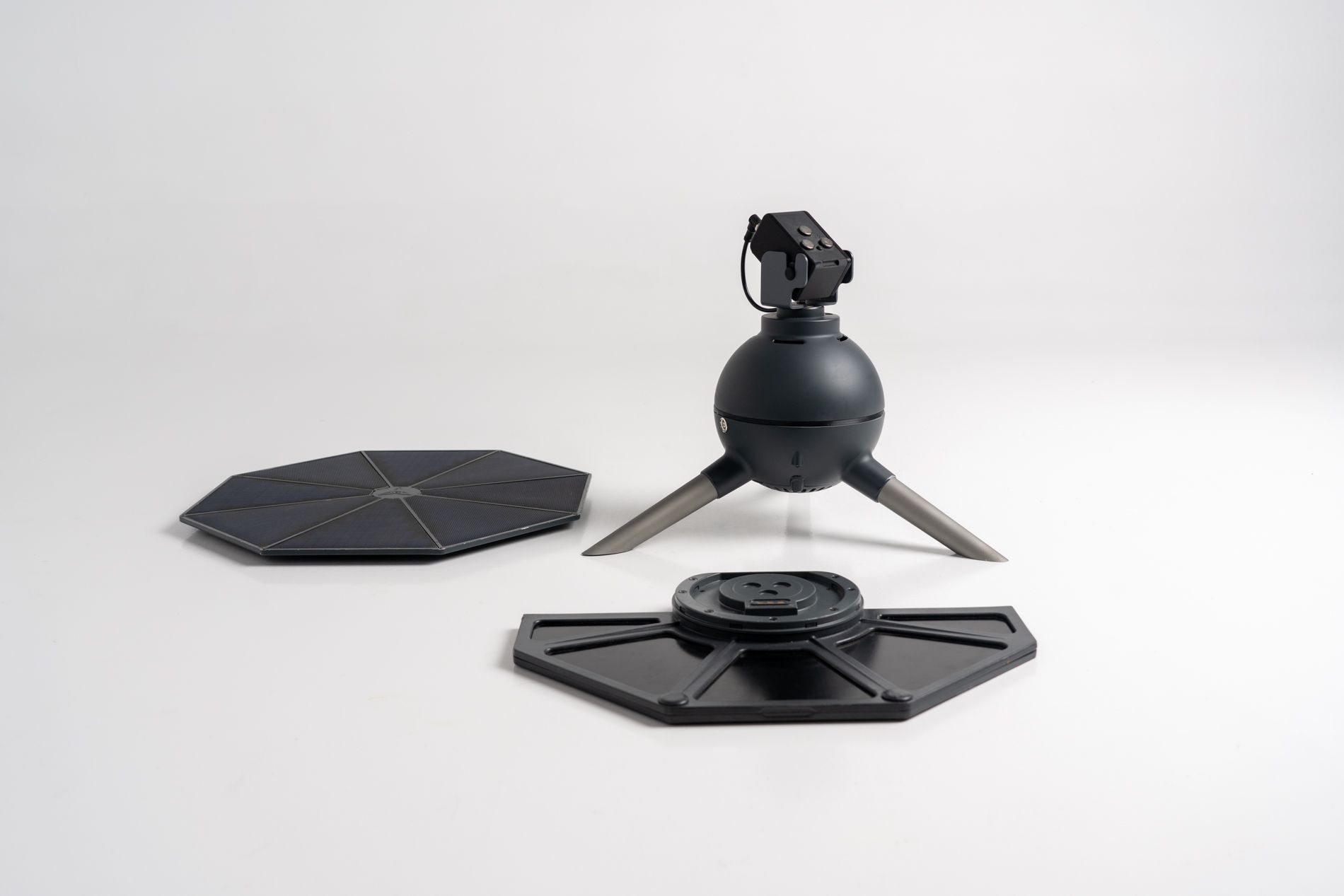 แผงโซลาร์เซลล์มีขาตั้งแบบ Tripod ถอดประกอบได้