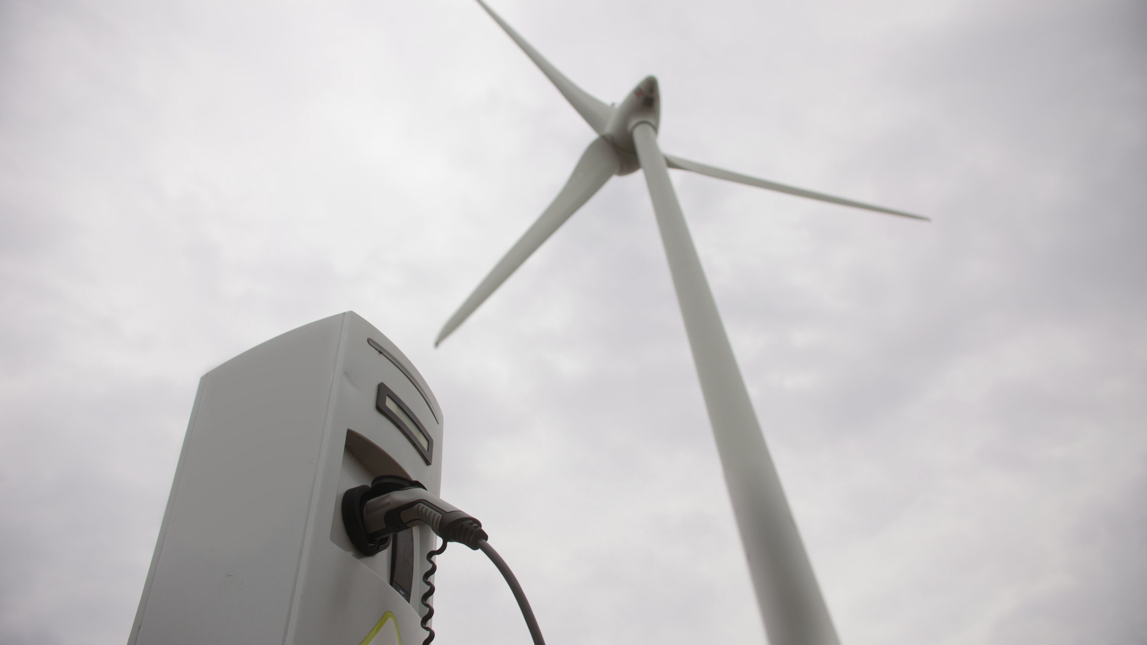 เทคโนโลยีพลังงานสะอาดที่ใช้แร่แรร์เอิร์ธในกระบวนการผลิต