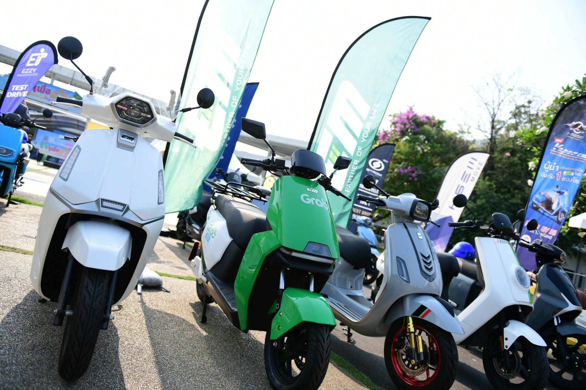 จักรยานยนต์ไฟฟ้า : ที่มาภาพ กรุงเทพมหานคร