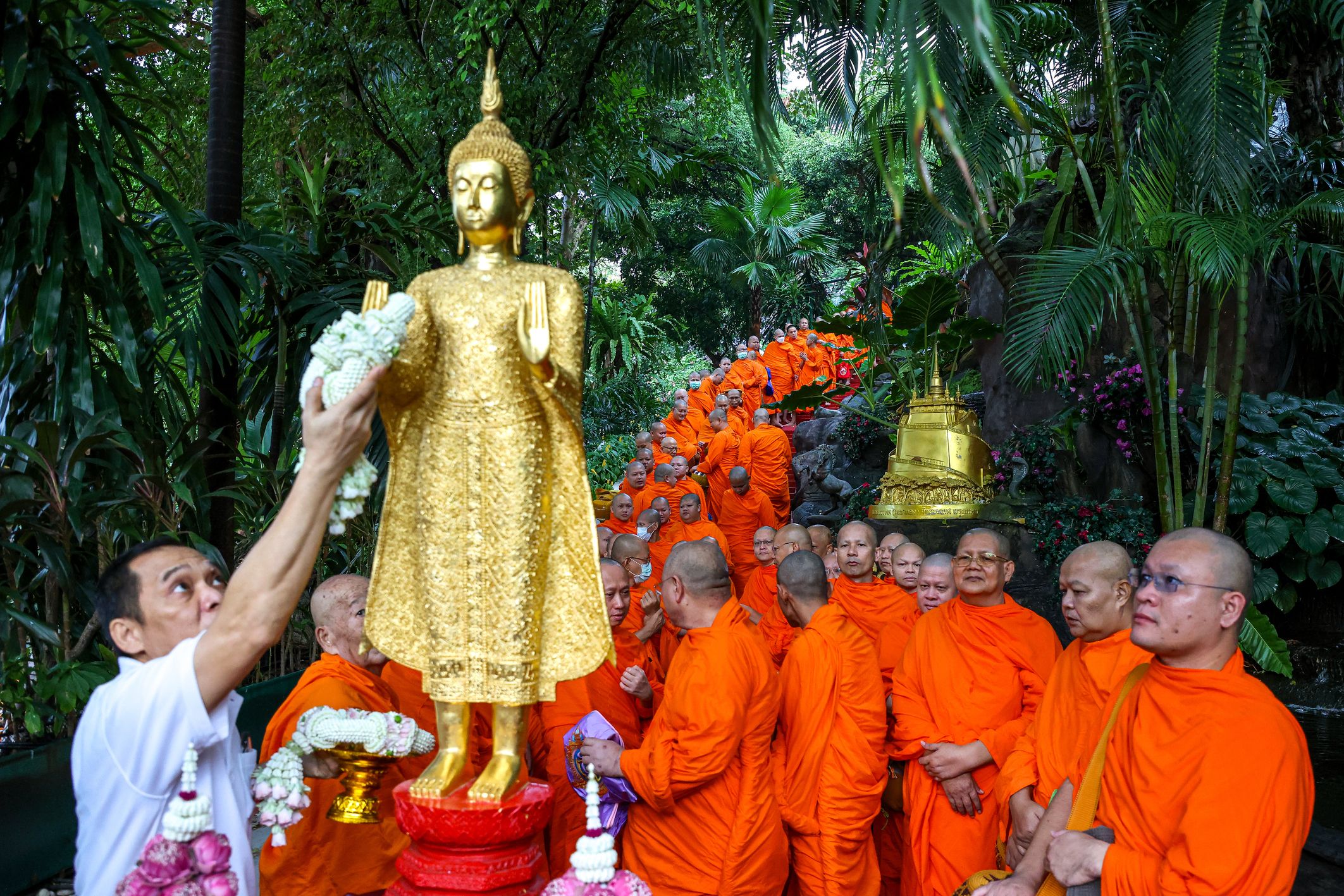 การจำลองเหตุการณ์การเสด็จลงจากสวรรค์ชั้นดาวดึงส์ 