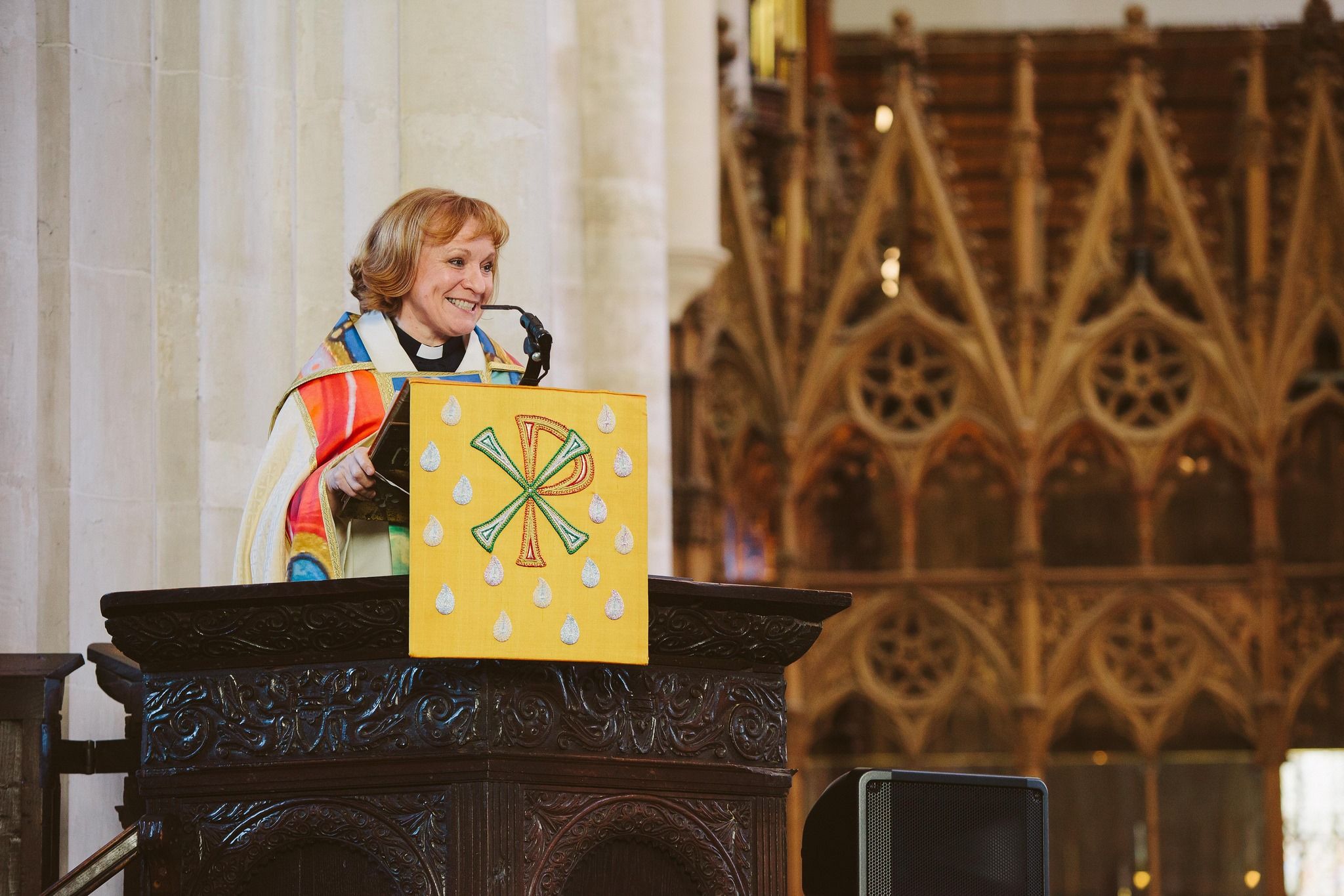 แองเจลา เบอร์เนอร์ส-วิลสัน (Angela Berners-Wilson) บาทหลวงหญิงคนแรกของคริสตจักรอังกฤษ (ภาพ: The Church of England)