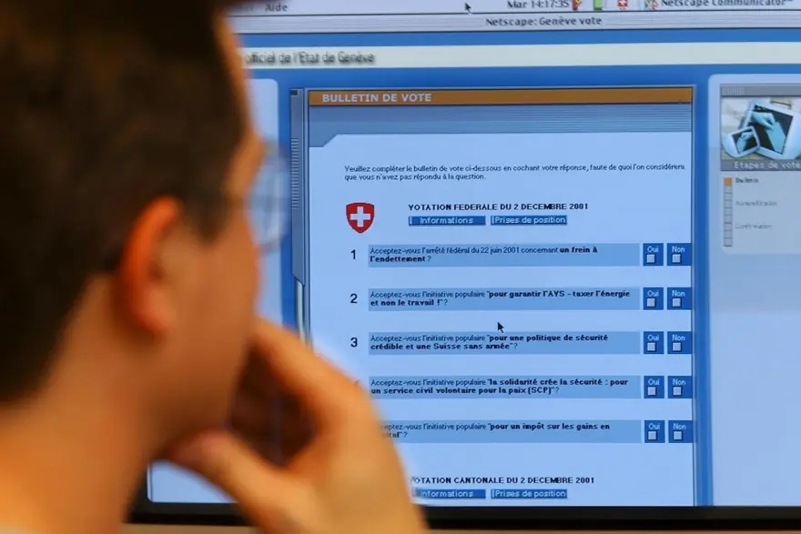 การเลือกตั้งออนไลน์ในประเทศสวิตเซอร์แลนด์ : เครดิต Keystone / Laurent Gillieron