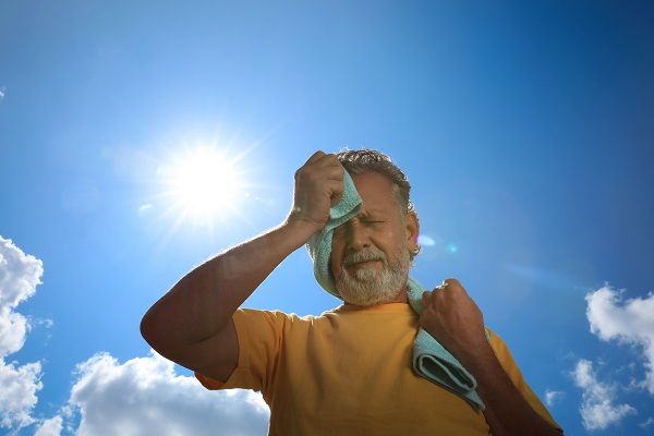 กลุ่มคนที่เสี่ยงเป็น Heatstroke : ที่มาภาพ Pixabay