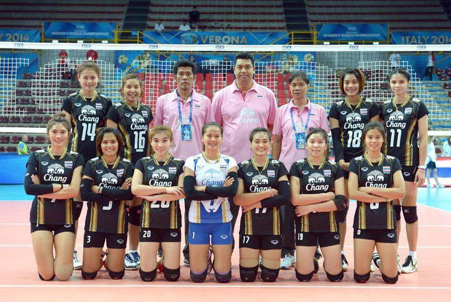 โค้ชอ๊อต กับการสร้างทีมวอลลย์บอลหญิง จากรุ่นสู่รุ่น (ภาพจากเฟซบุก เกียรติพงษ์ รัชตเกรียงไกร )