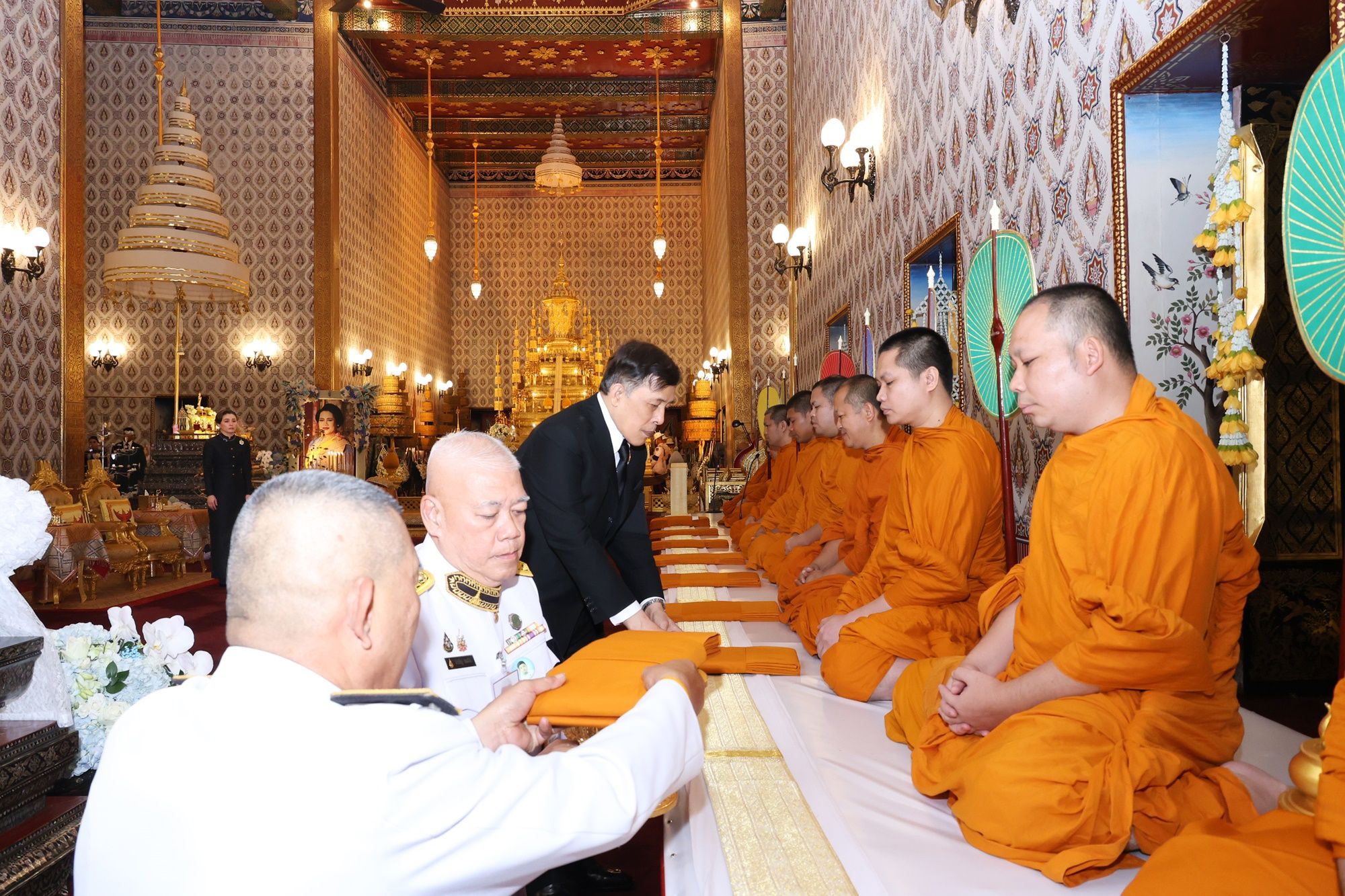 พระราชพิธีทรงบำเพ็ญพระราชกุศล สมเด็จพระบรมราชชนนีพันปีหลวง (ภาพจากสำนักพระราชวัง)