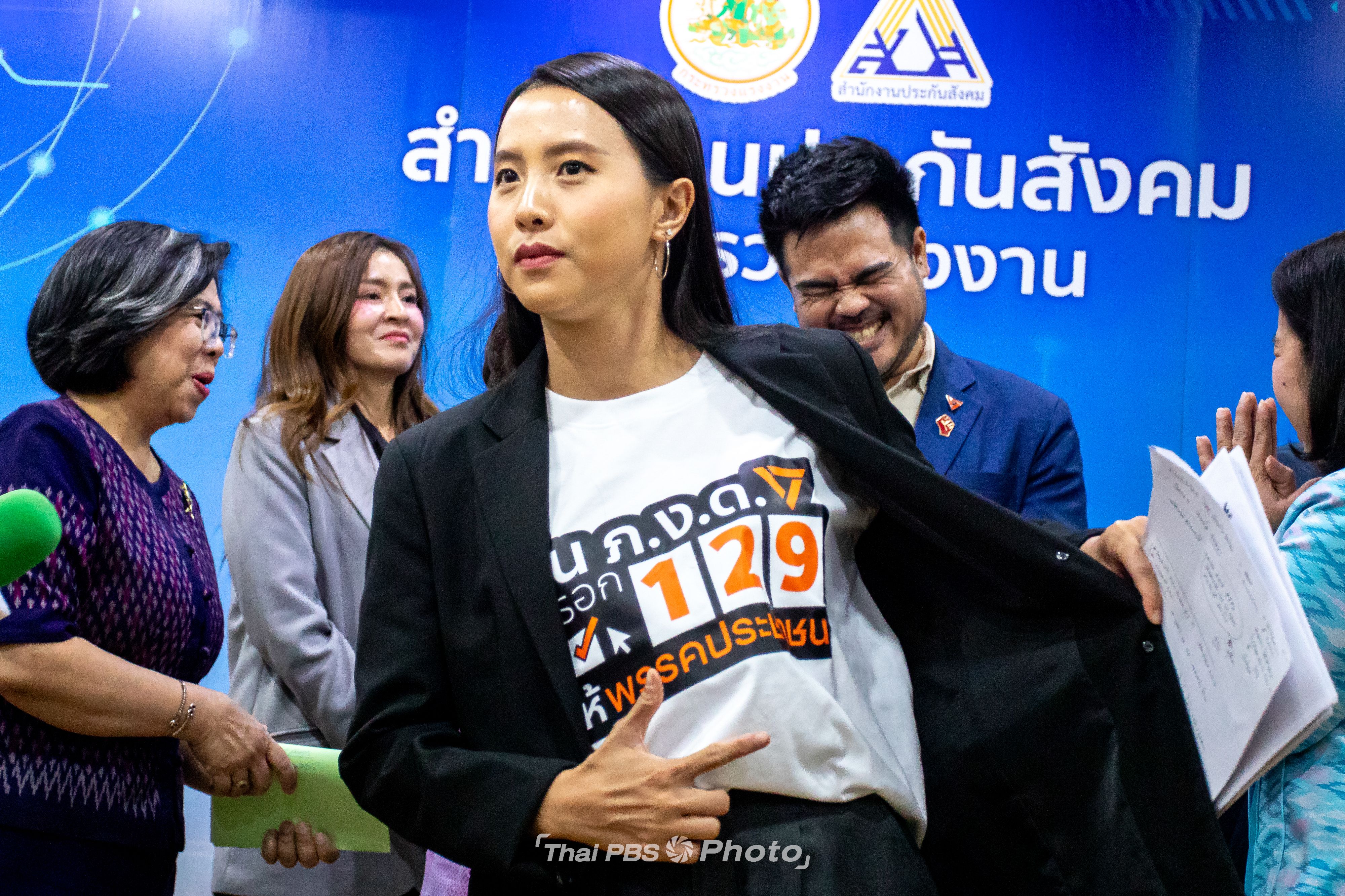 สส.ไอซ์รักชนก หารือเลขาฯ สปส. เรียกร้องเปิดเผยข้อมูลบริหารประกันสังคม 