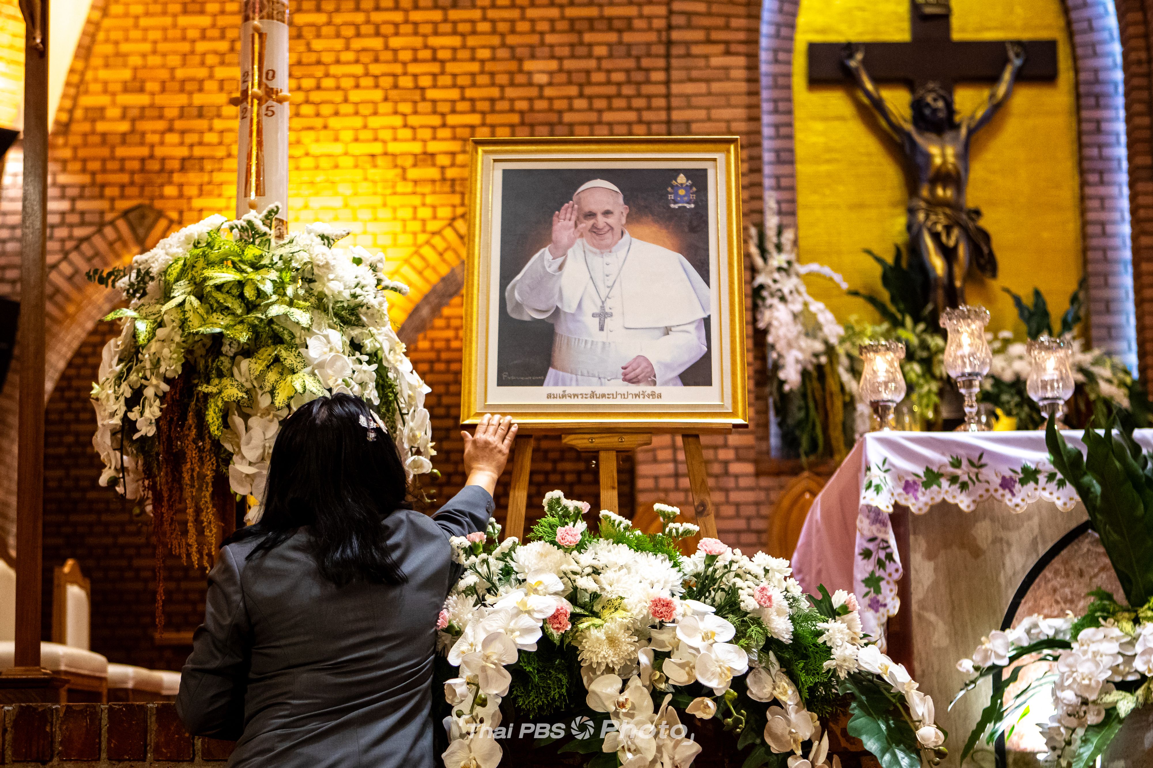 วัดเซนต์หลุยส์จัดพิธีมิสซาไว้อาลัยระลึกถึง พระสันตะปาปาฟรานซิส