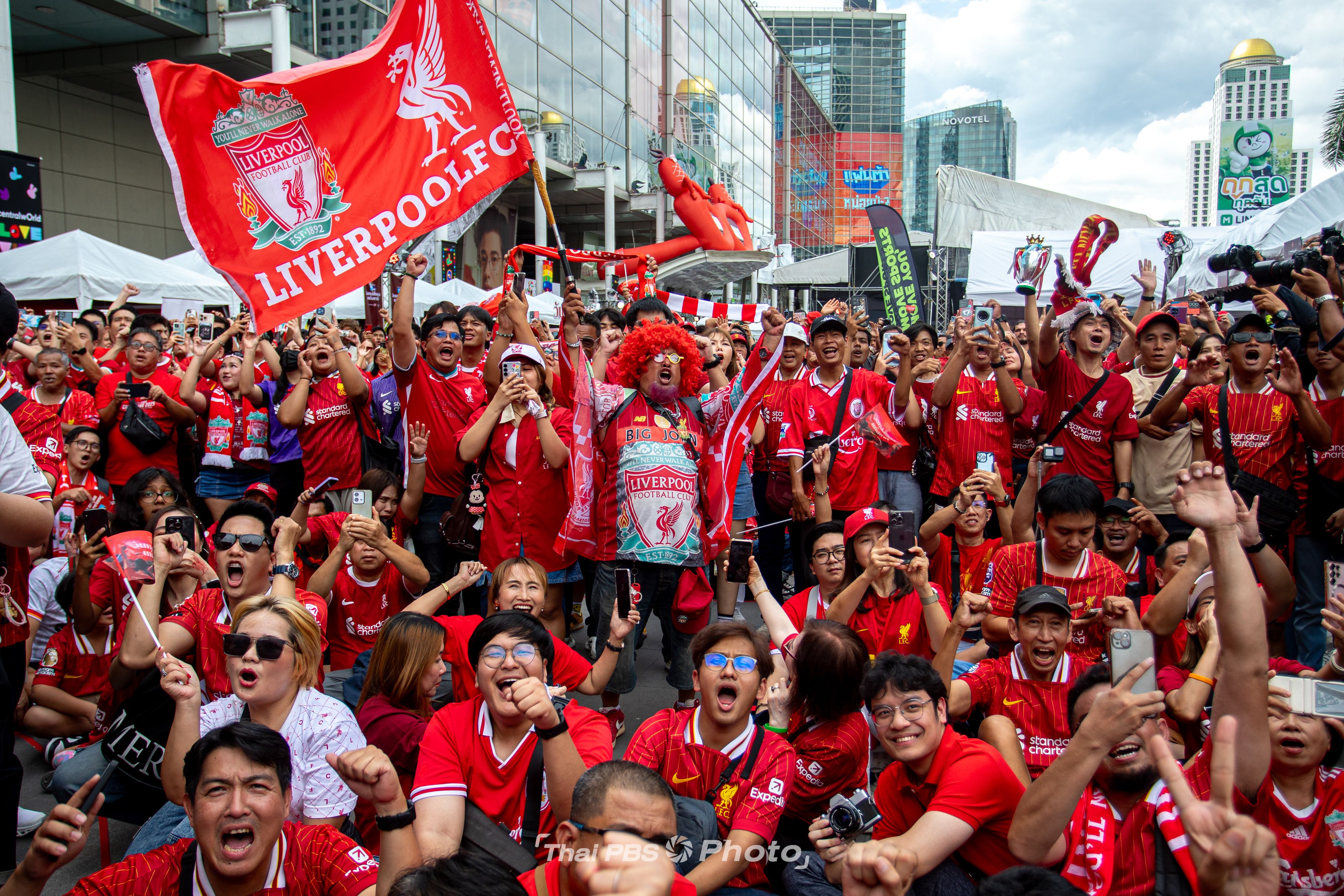 รถแห่มาตามนัด! “วันหงส์แดงแห่งชาติ” แฟนลิเวอร์พูลทั่วไทยรวมตัวฉลองแชมป์พรีเมียร์ลีก