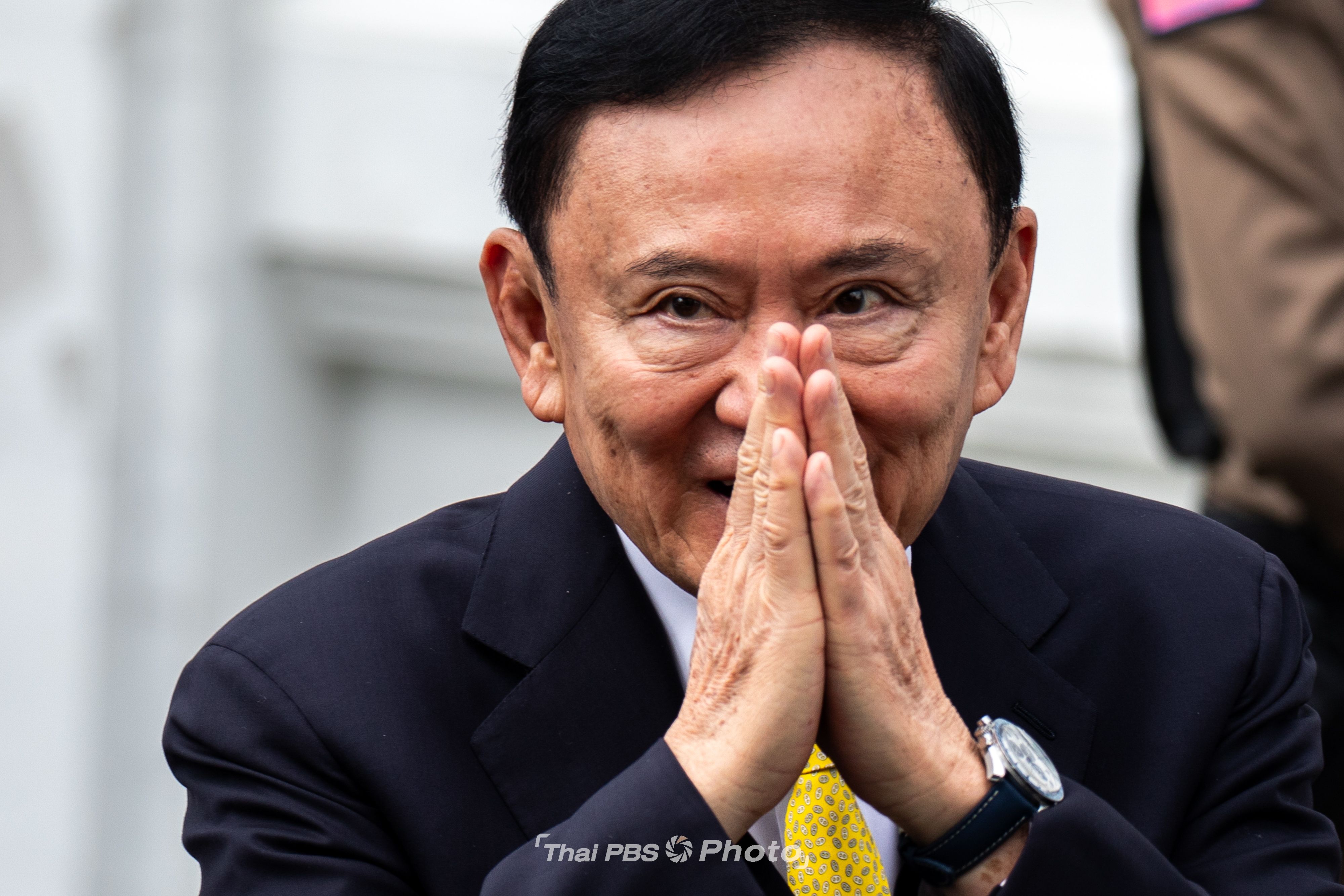 ทักษิณเดินทางมาถึงศาลฎีกาฯ ร่วมรับฟังคำสั่งบังคับโทษคดีชั้น14