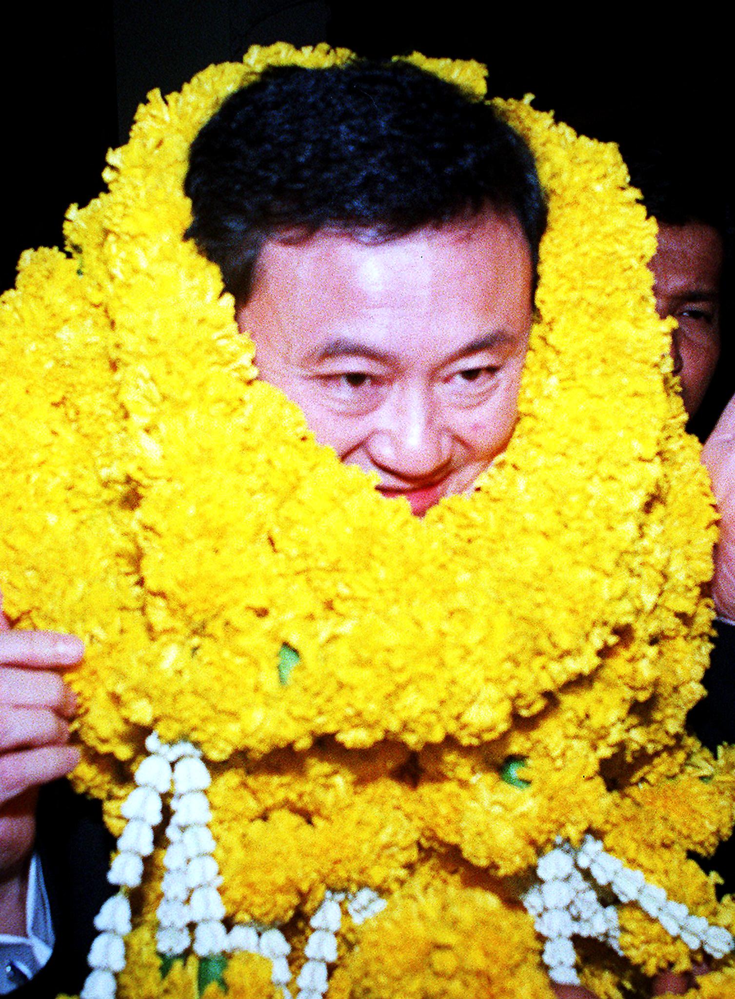 ทักษิณ ชินวัตร ในการลงพื้นที่หาเสียง เลือกตั้งปี 2544 