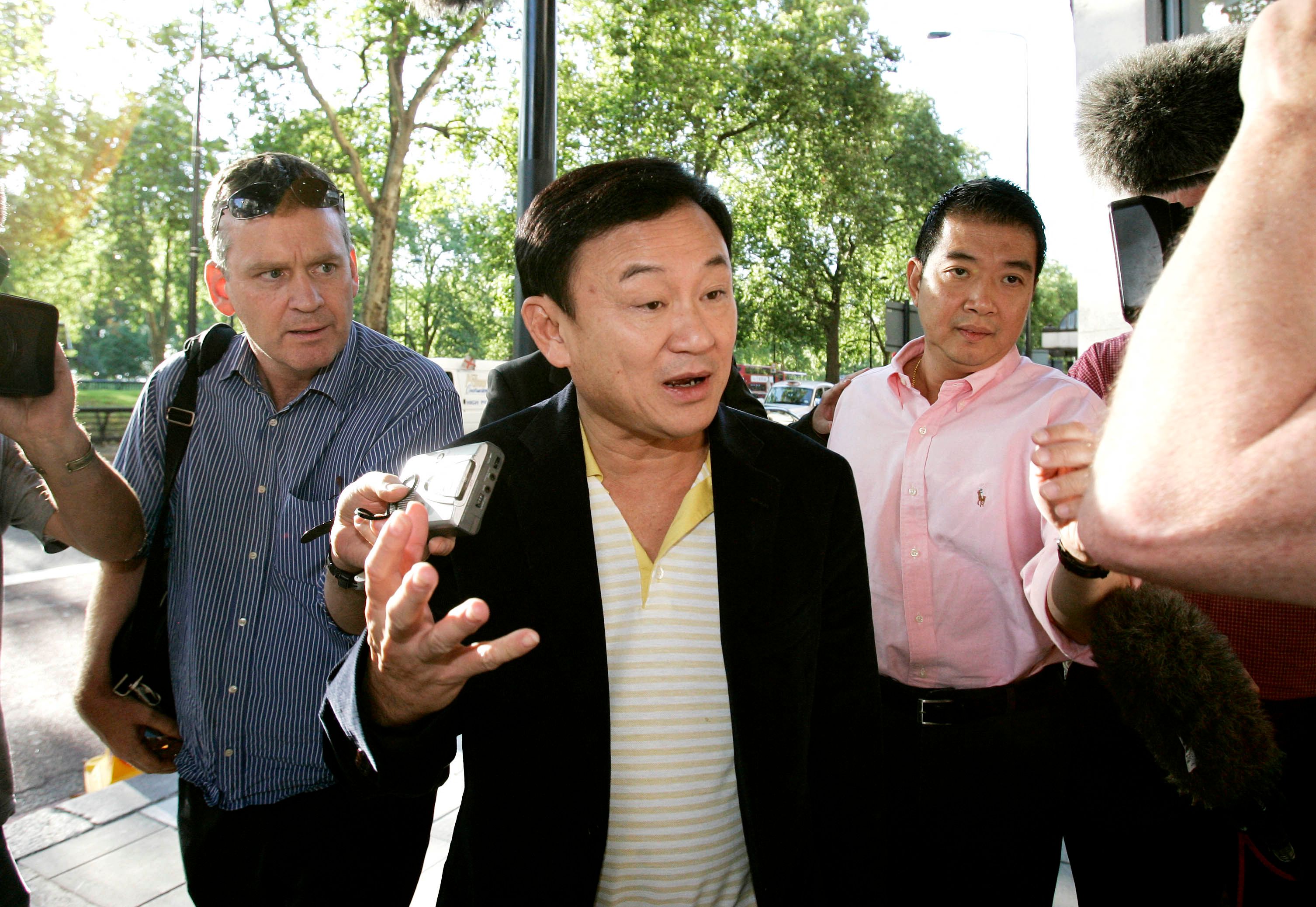 ทักษิณ ชินวัตร ระหว่างให้สัมภาษณ์กับสื่อต่างประเทศหลังการรัฐประหาร (Photo by SHAUN CURRY_AFP)