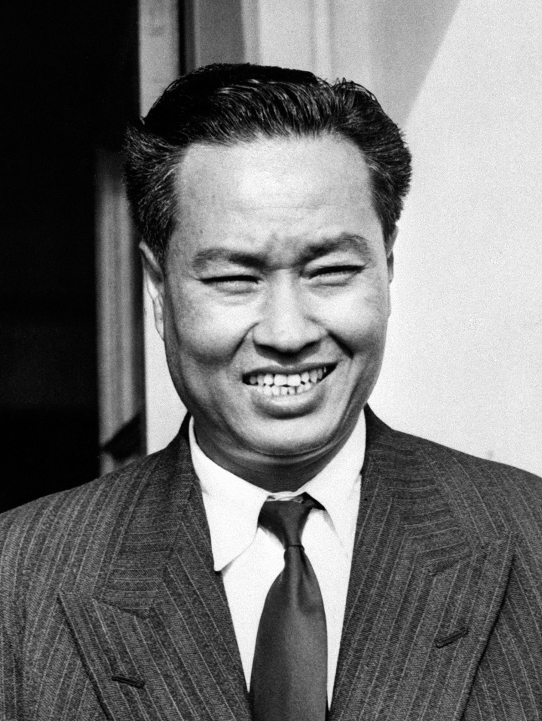 เนวิน ขณะดำรงตำแหน่งพลโท ถ่ายรูปในลอนดอน ขณะเดินทางไปอเมริกา ในปี 1952 (ภาพจาก: AFP)