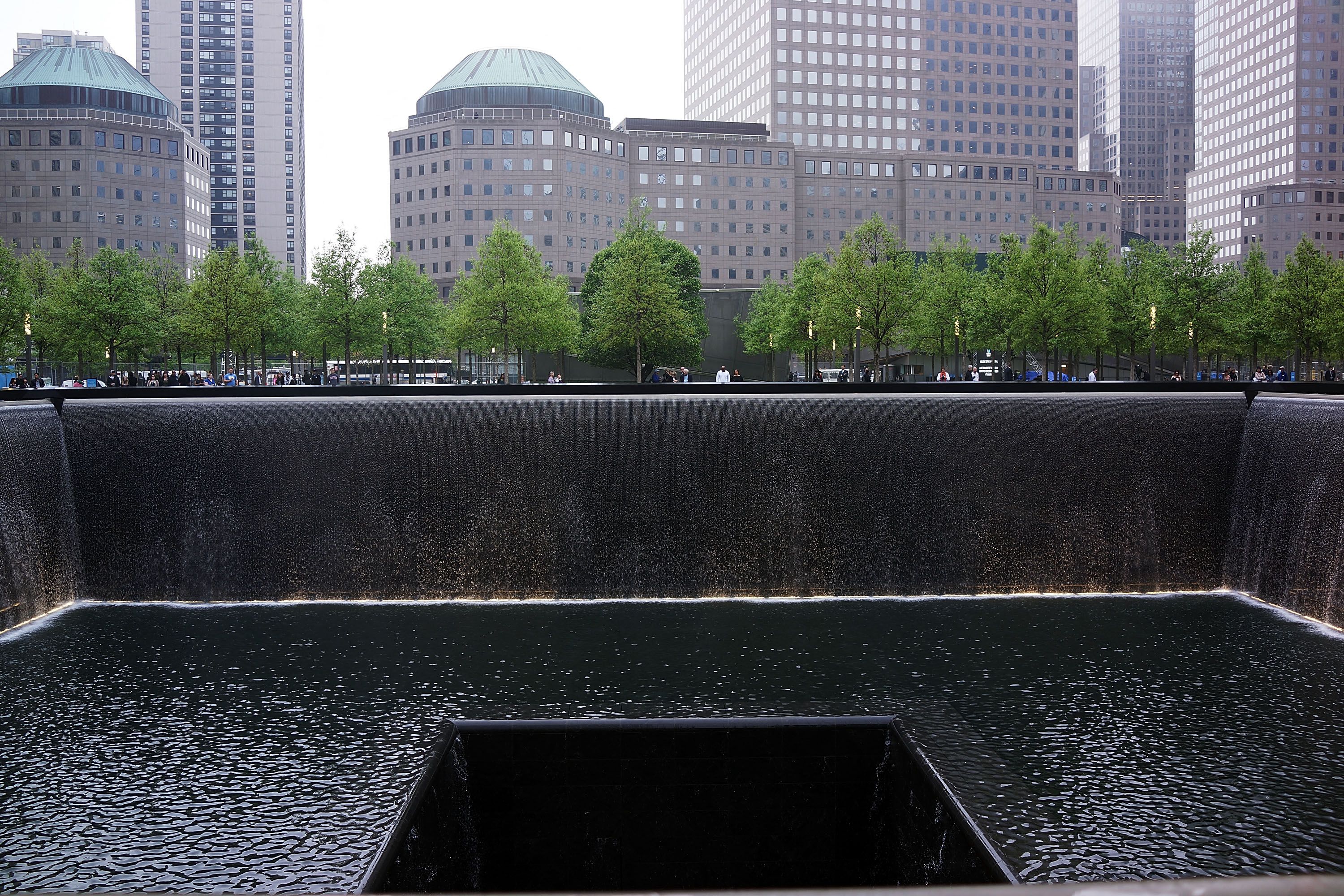สระน้ำฝั่งใต้ของ 9/11 Memorial & Museum (ภาพจาก: Spencer Platt /Getty Images via AFP)