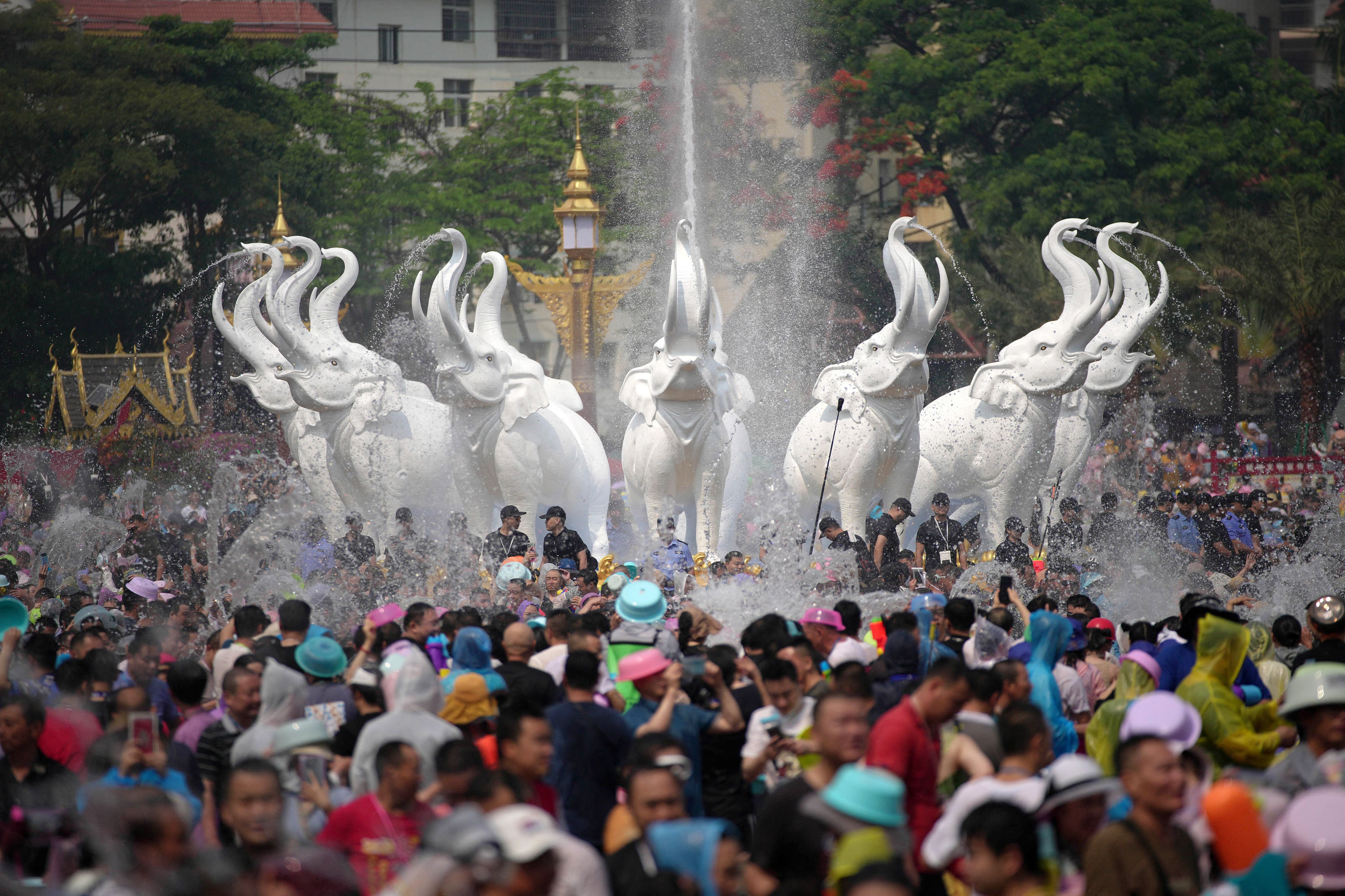 สงกรานต์ในเชียงรุ่ง - หรือจิ่งหง - ของจีนเมื่อปี 2566 (ภาพ: CN-STR/AFP)