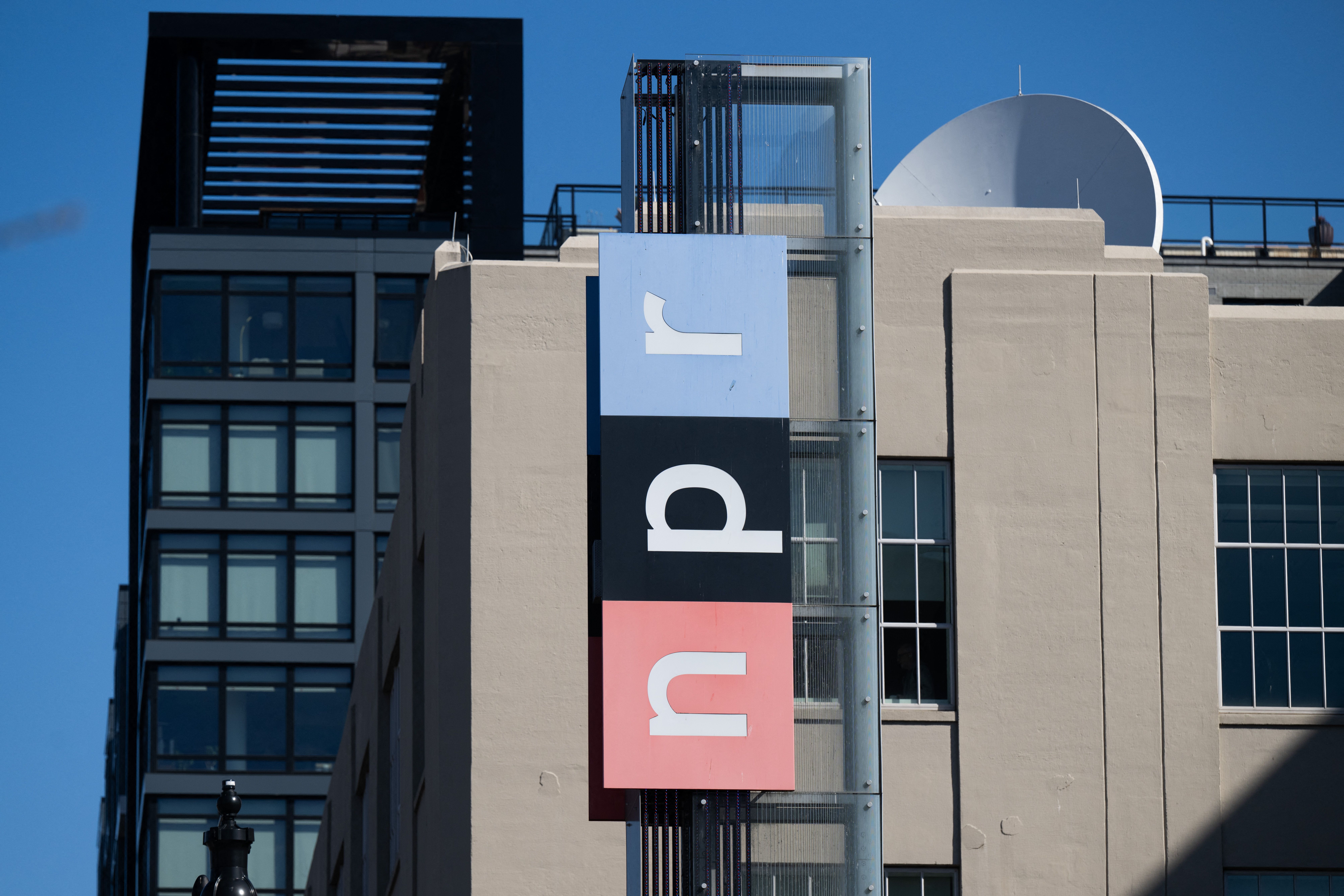 สำนักงานใหญ่ของ NPR วิทยุสาธารณะอเมริกัน ณ กรุงวอชิงตัน ดีซี (ภาพ: Saul Loeb/AFP)
