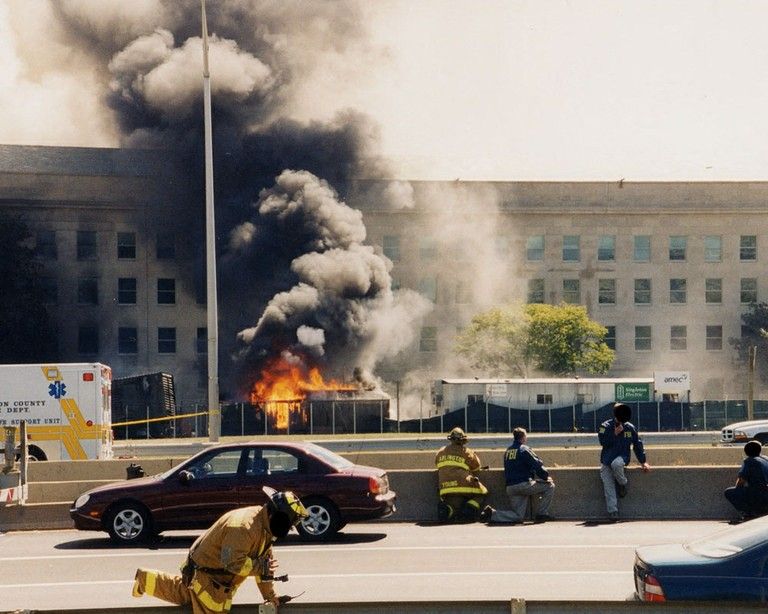 อาคารเพนตากอนหลังเครื่องบินเที่ยวบินที่ 77 พุ่งชนในเหตุ 9/11 (ภาพจาก: FBI/Handout/Getty Images via AFP)