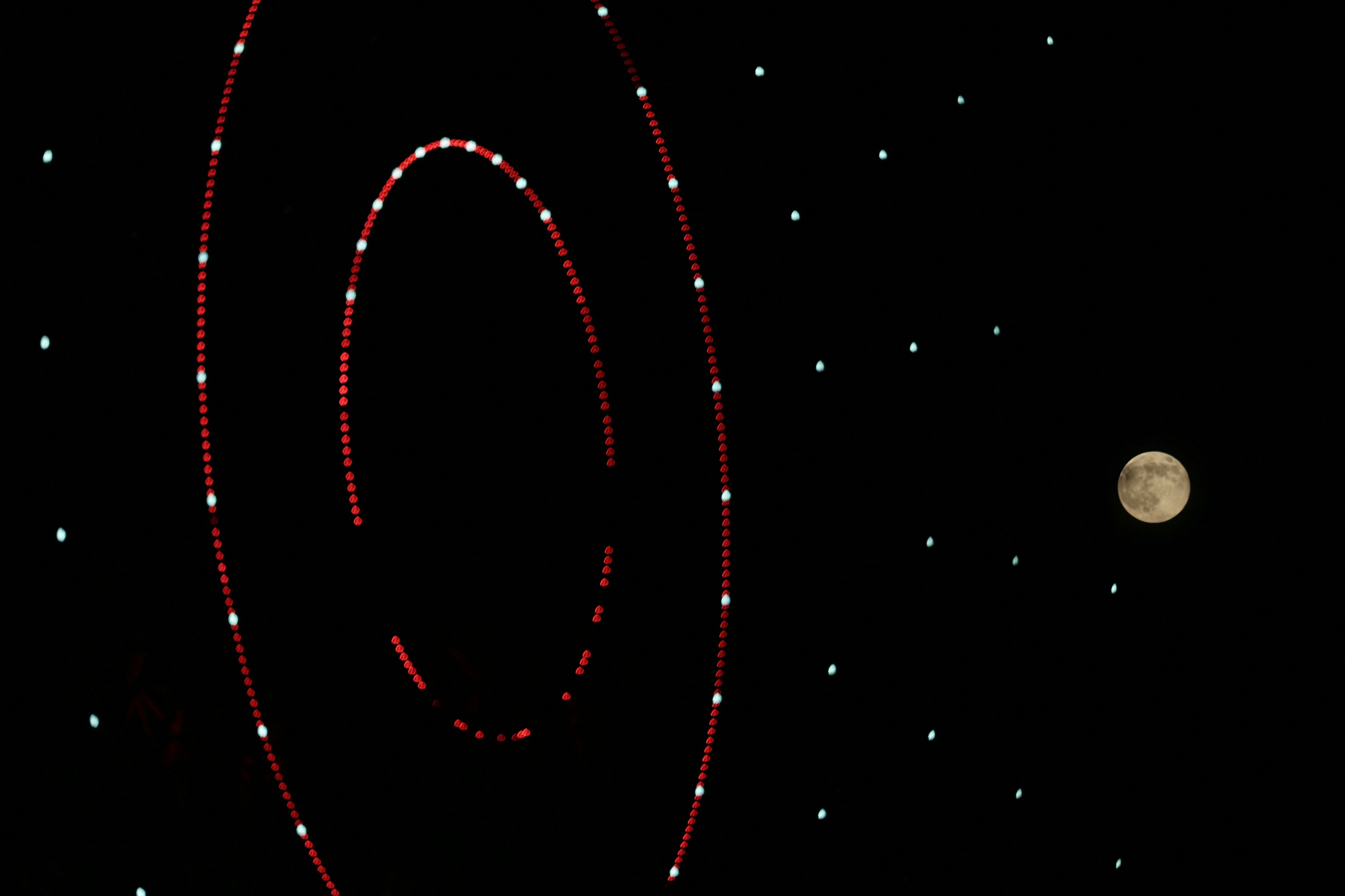 ซูเปอร์มูนเหนือเมืองอิดลิบ ทางตอนเหนือของซีเรีย (ภาพจาก: Omar Haj Kadour/AFP)