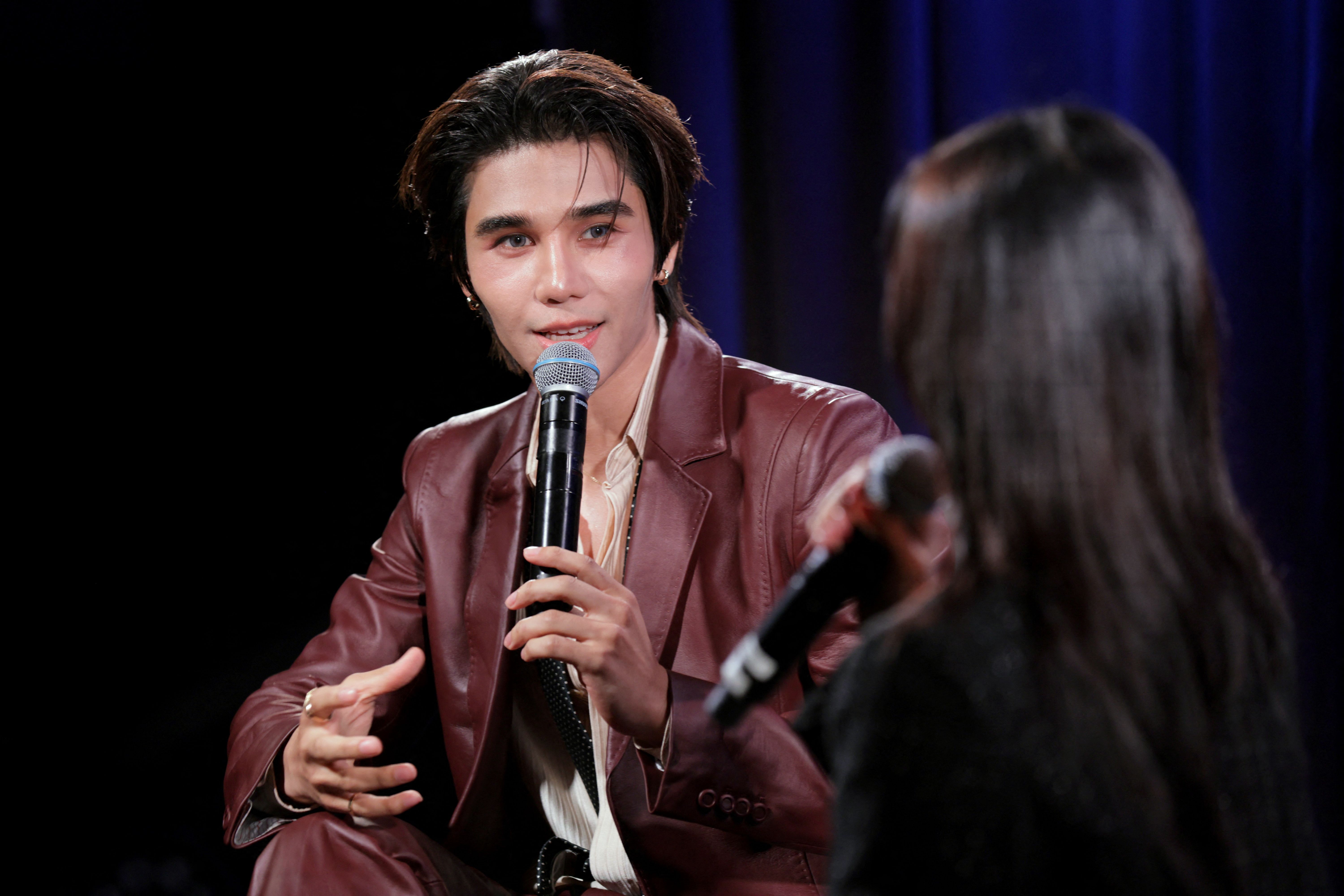 เจฟ ซาเตอร์ ขณะให้สัมภาษณ์บนเวที Global Spin Live เมื่อวันที่ 3 มี.ค. 69 (ภาพ: Rebecca Sapp/Getty Images via AFP)