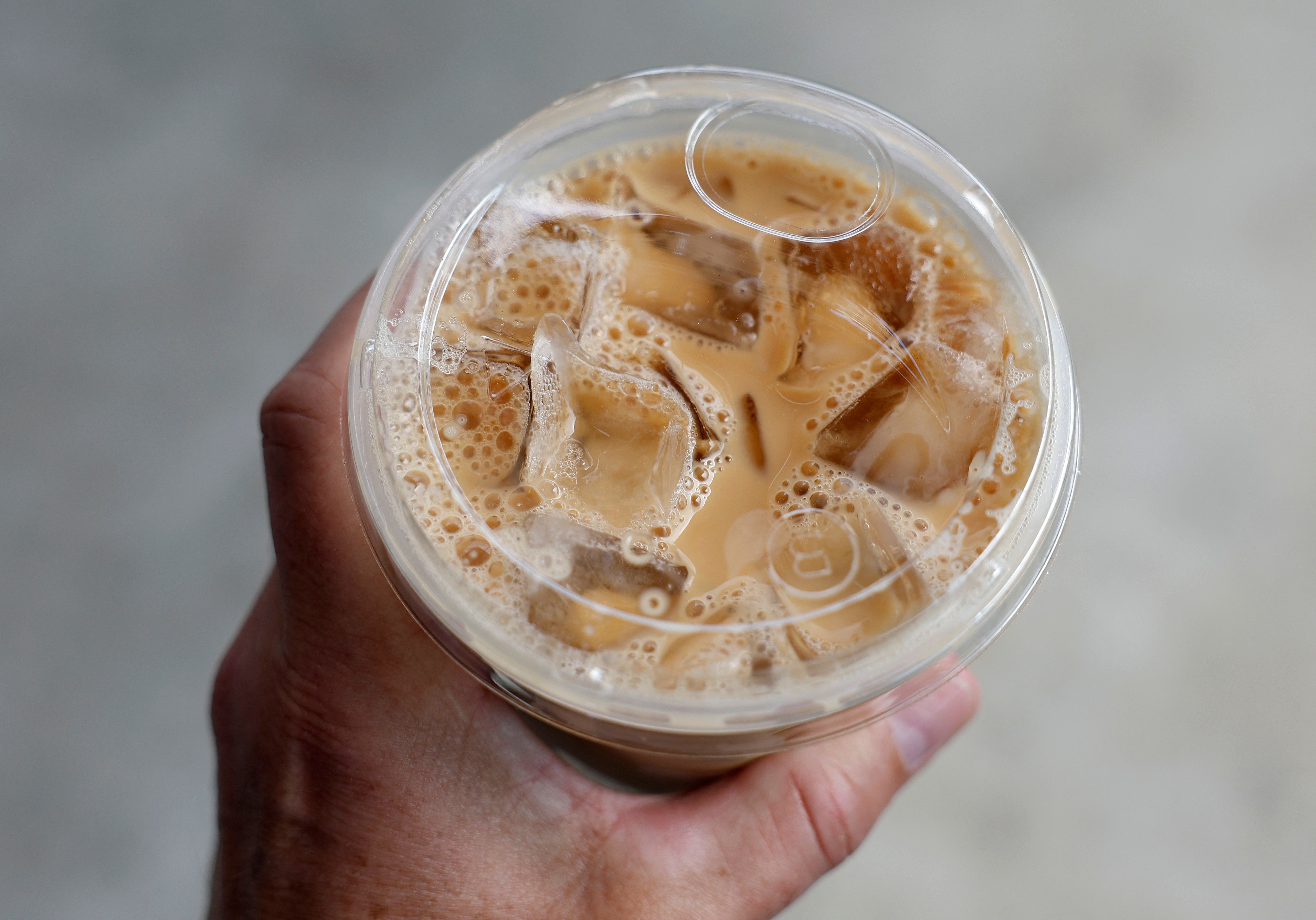 คาปูชิโนเย็นไม่มีฟองนม เมนูเจ้าปัญหาที่ต้องสร้างความเข้าใจร่วมกัน (AFP)