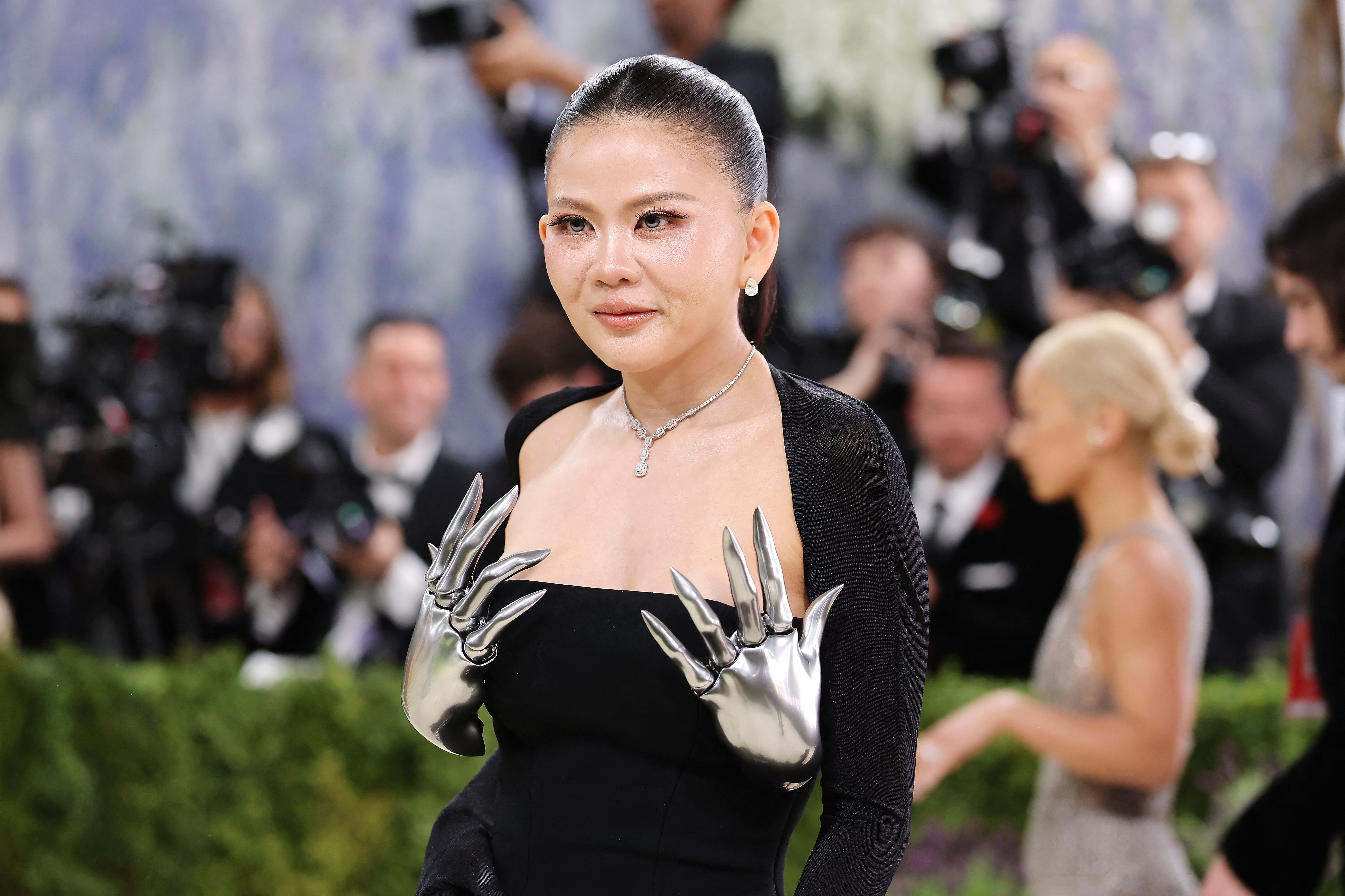 ป่าน-ณิชาภัทร สุภาพ ในงาน Met Gala 2026 (ภาพจาก: Mike Coppola/Getty Images via AFP)