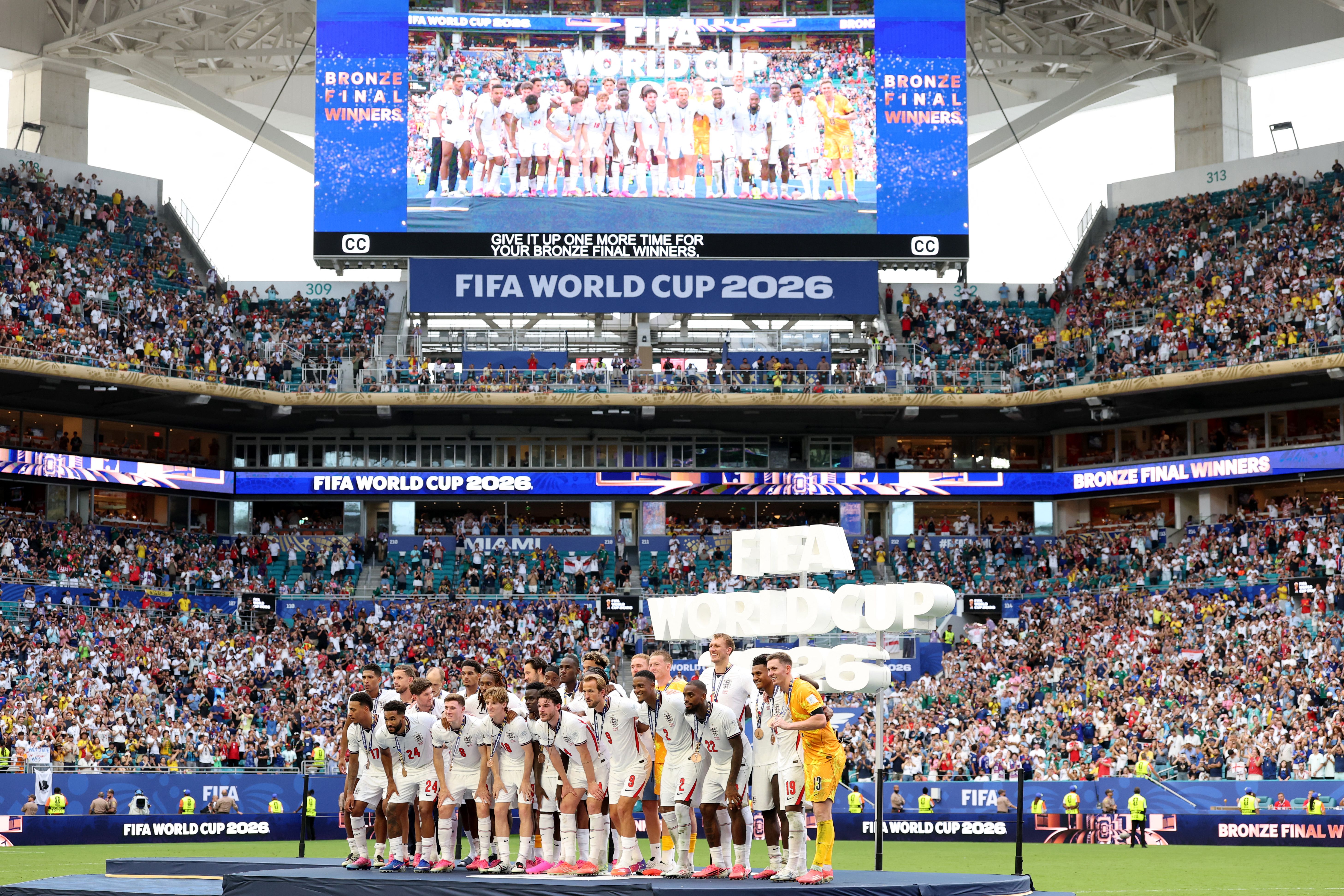 ทีมอังกฤษ และการร่วมร้องเพลง Wonder wall