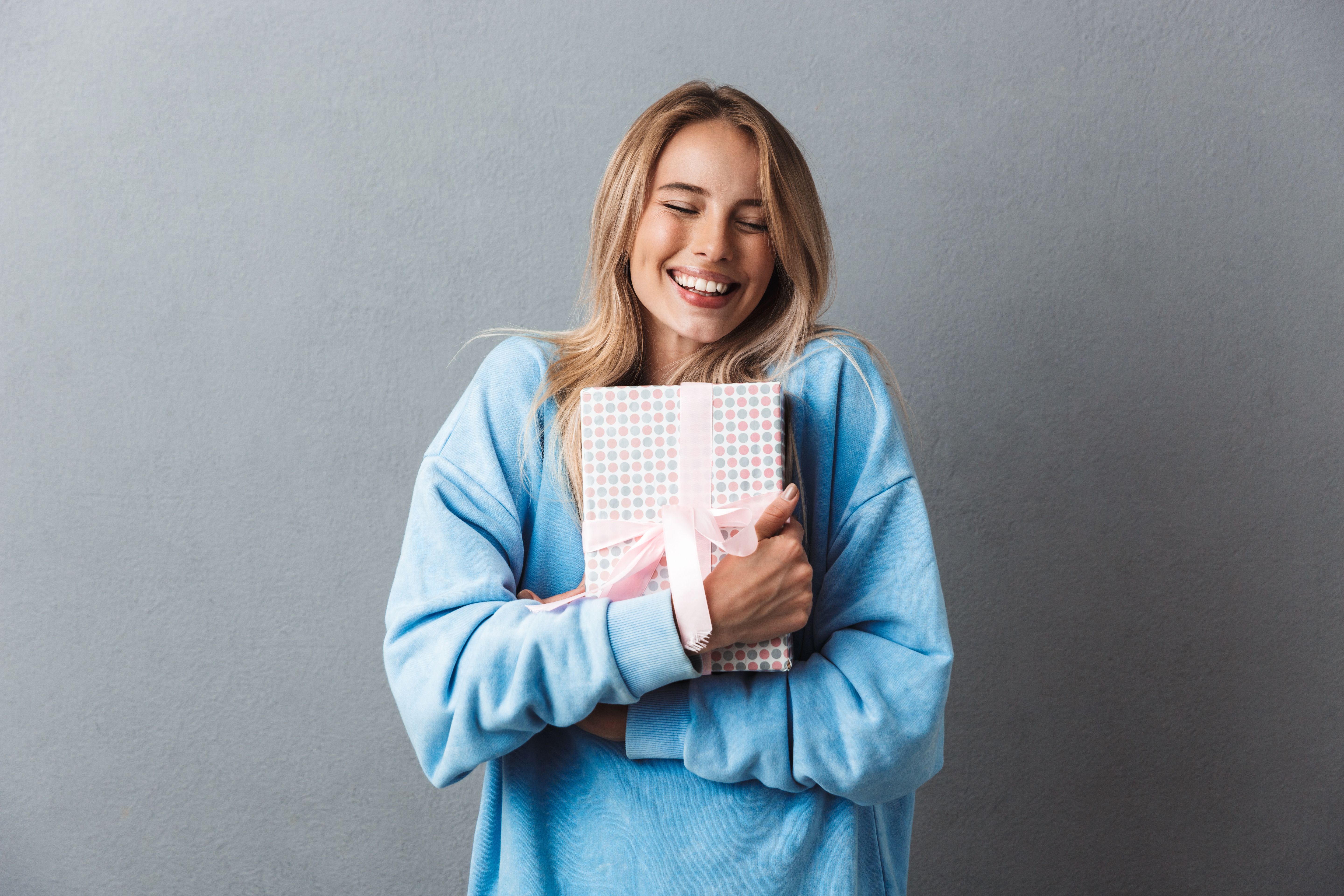 การซื้อของขวัญให้ตัวเอง ถือเป็นสิ่งหนึ่งที่คนโสดทำให้ตัวเองในวันคนโสด