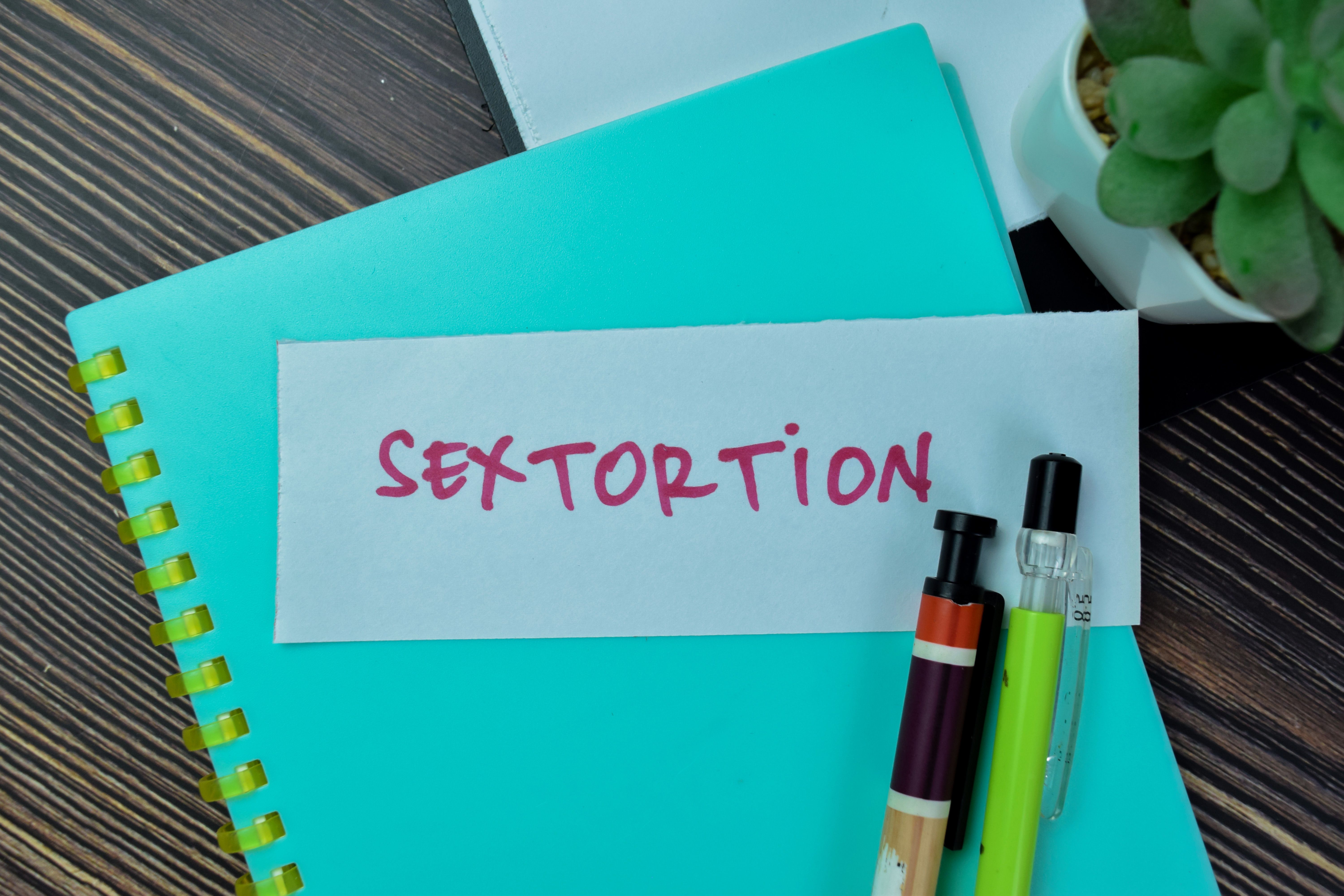 การปล่อยคลิปลับ เข้าข่าย 'sextortion' หรือการแบล็กเมลทางเพศ