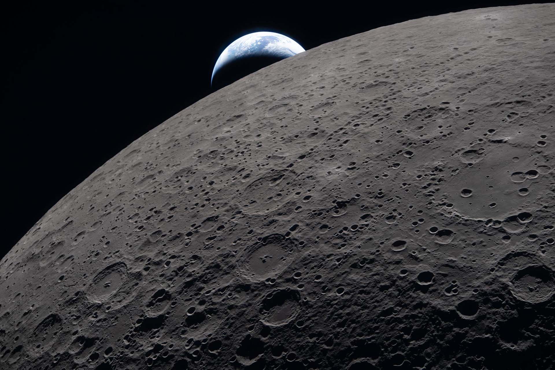 ภาพดวงจันทร์ที่มองเห็นโลกอยู่ไกล ๆ จากภารกิจ Artemis 2 ปี 2026