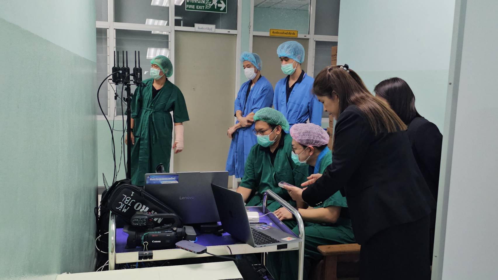 การผ่าตัดด้วยหุ่นยนต์ผ่าตัดทางไกลระหว่างจีนกับไทยครั้งแรกที่โรงพยาบาลนพรัตนราชธานีในกรุงเทพฯ วันที่ 21 เม.ย. 2026 ภาพจาก Xinhua