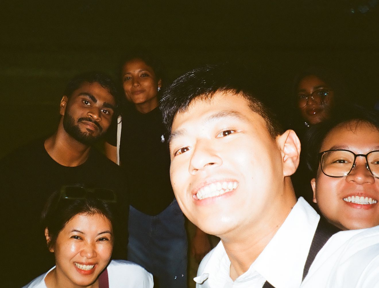 I (almost) successfully took a selfie on Malé’s artificial beach, featuring Saani (male, left) and Naza (female, right). (Photo: Peerachai Pasutan)