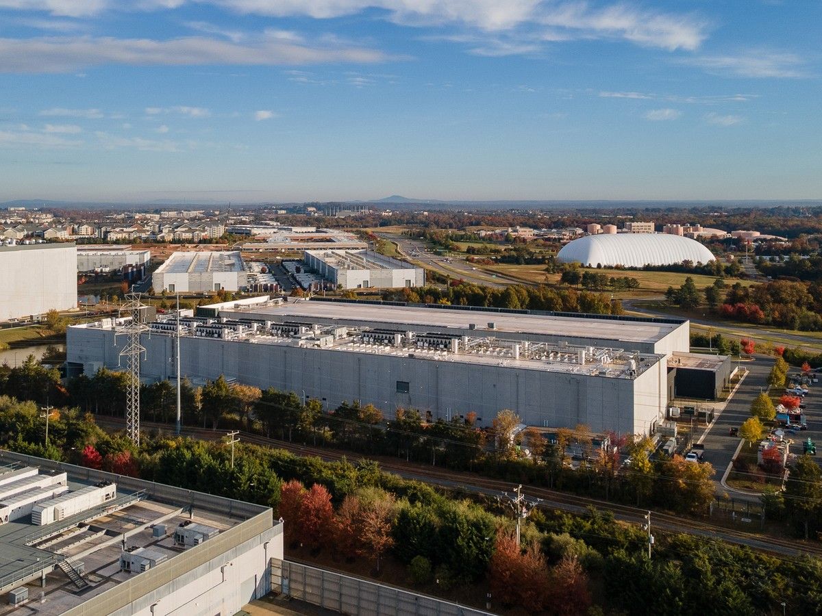 Data Center : ที่มาภาพ DLR group
