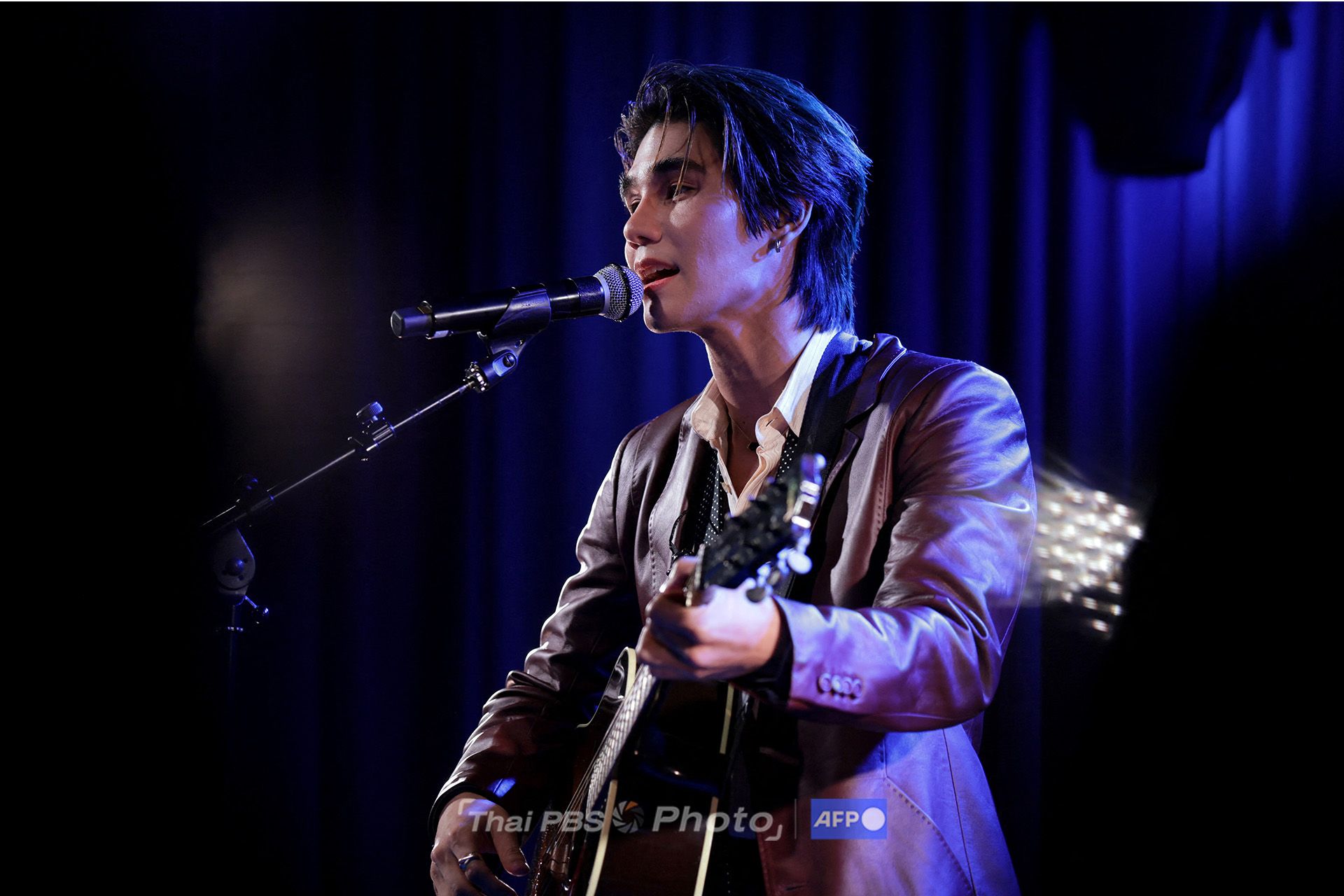 เจฟ ซาเตอร์ ขณะแสดงดนตรีต่อหน้าแฟนเพลง 200 คนที่งาน Global Spin Live เมื่อวันที่ 3 มี.ค. 69 (ภาพ: Rebecca Sapp/Getty Images via AFP)