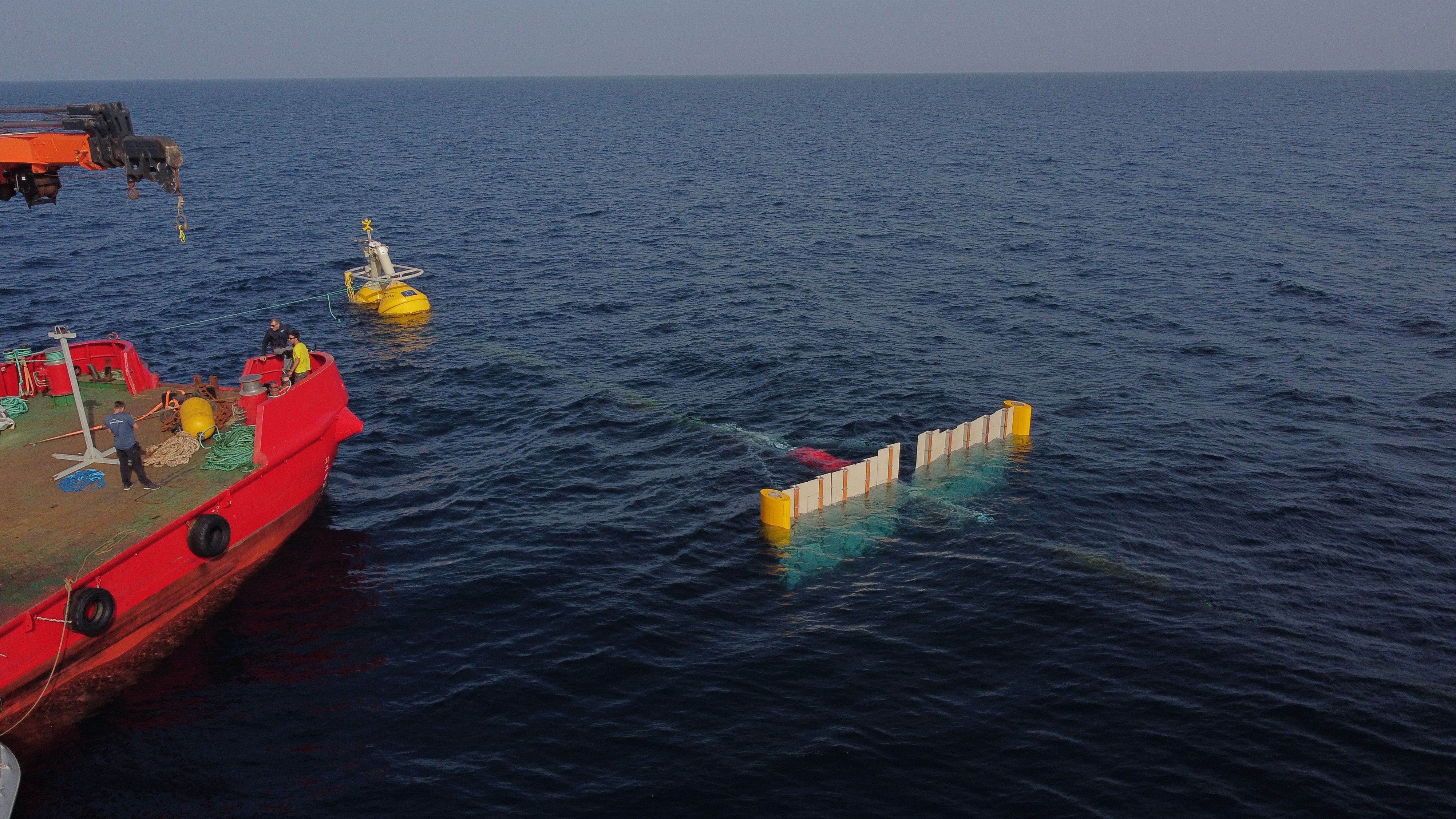 อุปกรณ์เมื่ออยู่บนผิวน้ำ ก่อนลงไปทำหน้าที่ใต้ทะเล