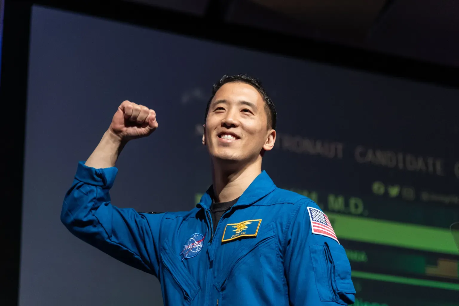 ภาพถ่ายของ Jonny Kim เมื่อประกาศผ่านการคัดเลือกเป็นนักบินอวกาศของ NASA ภาพจาก NASA