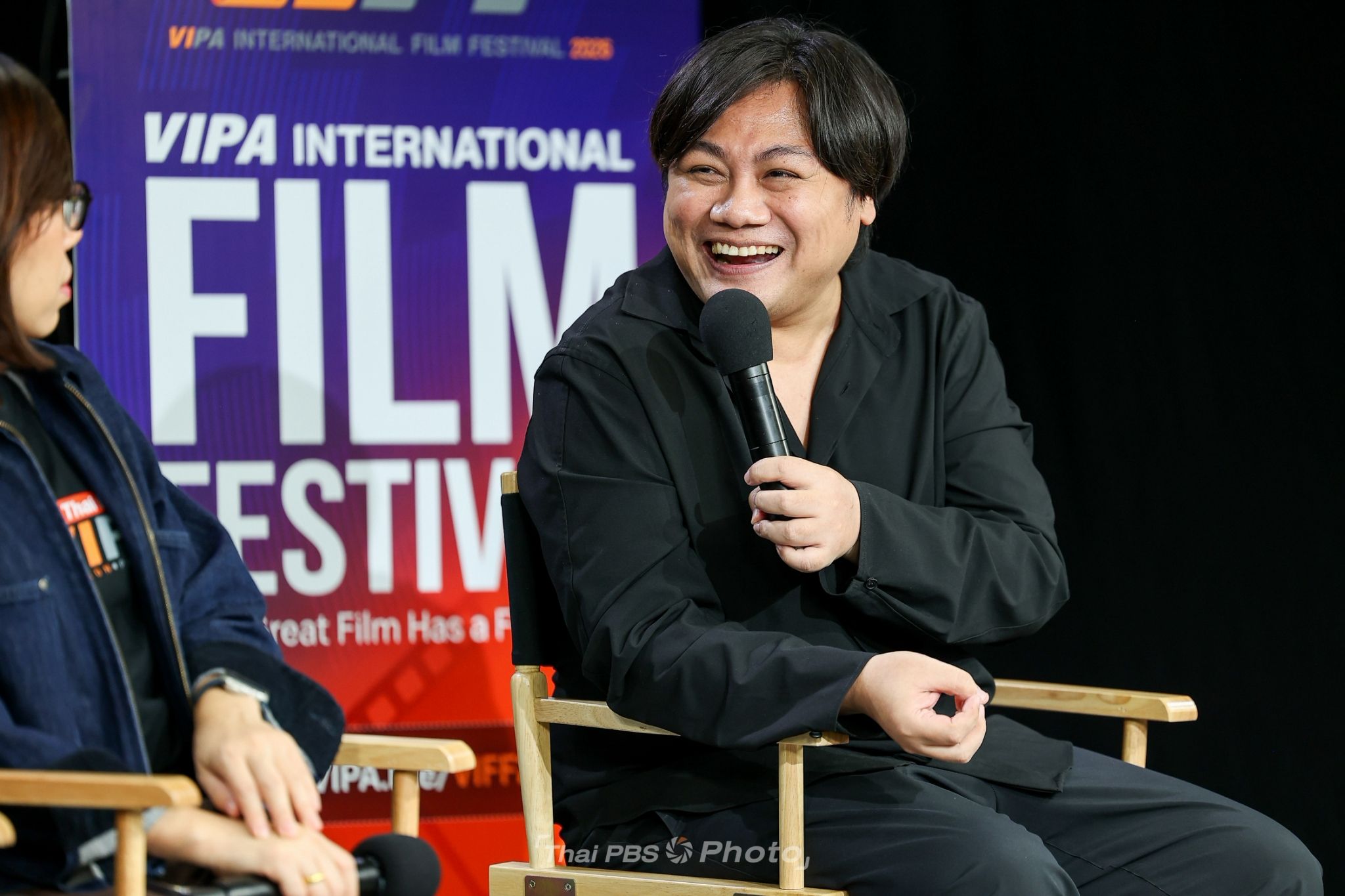 คุณสรรัตน์ จิรบวรวิสุทธิ์ นำเสนอว่าการสร้างผลงานให้ติดอยู่ในใจผู้ชมต้องเข้าใจบริบททางสังคมอย่างรอบด้าน