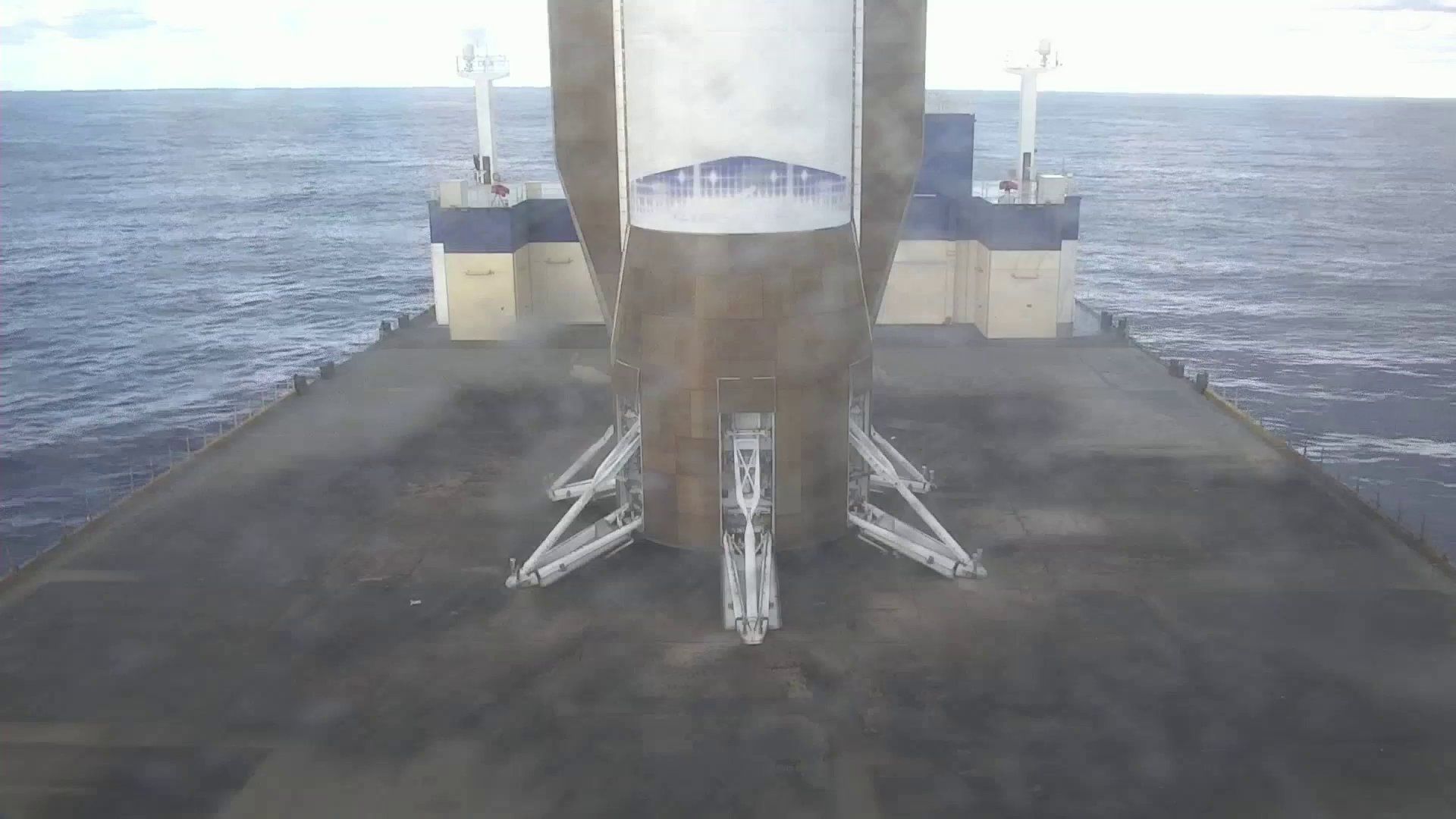 จรวด New Glenn เที่ยวบิน NG-2 กลับมาลงจอดบนเรือ Landing Platform Vessel 1 ภาพจาก Blue Origin