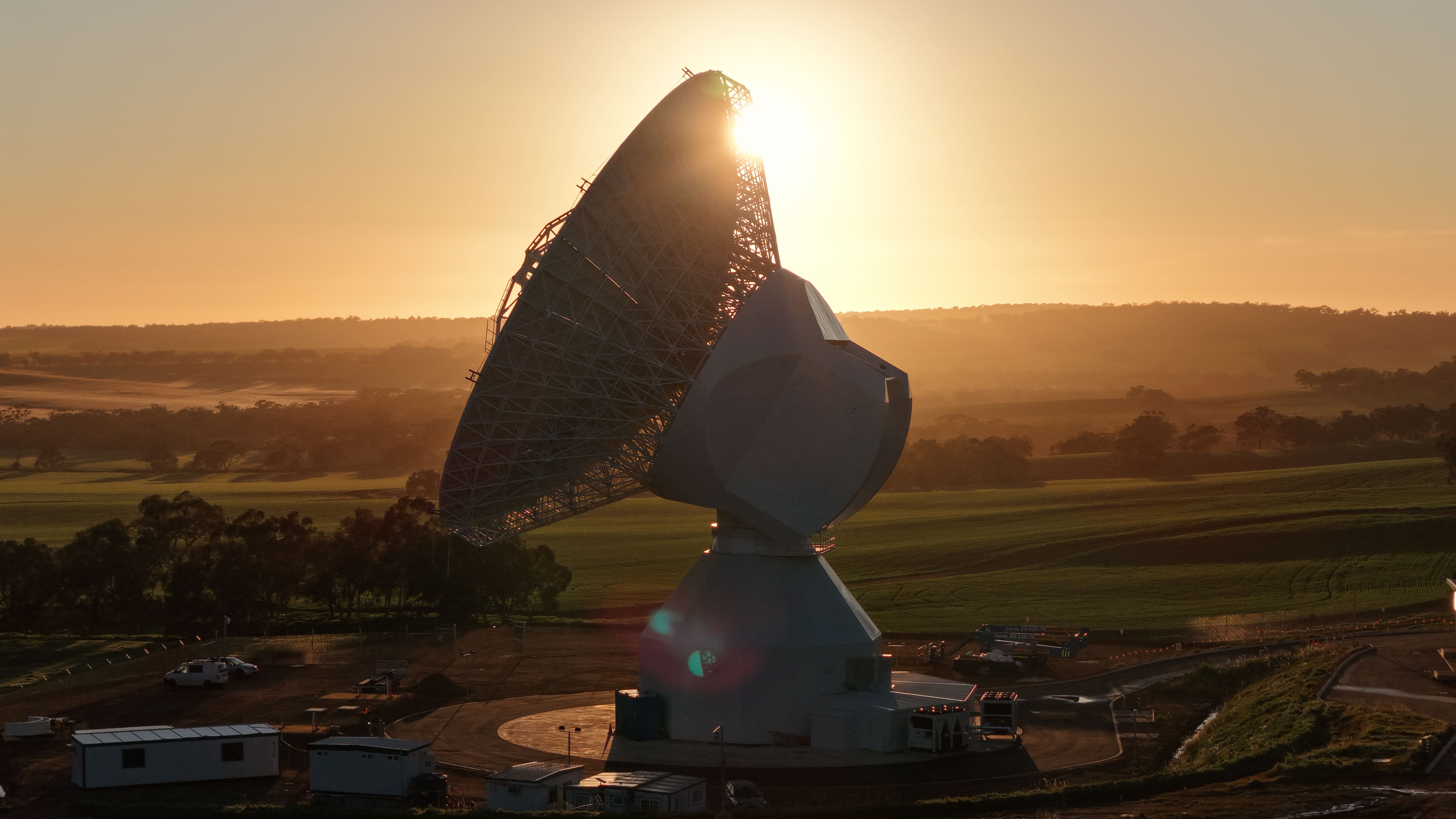 ภาพถ่ายของจานรับสัญญาณห้วงอวกาศลึก New Norcia 3 แห่งใหม่ของ ESA ในออสเตรเลีย
