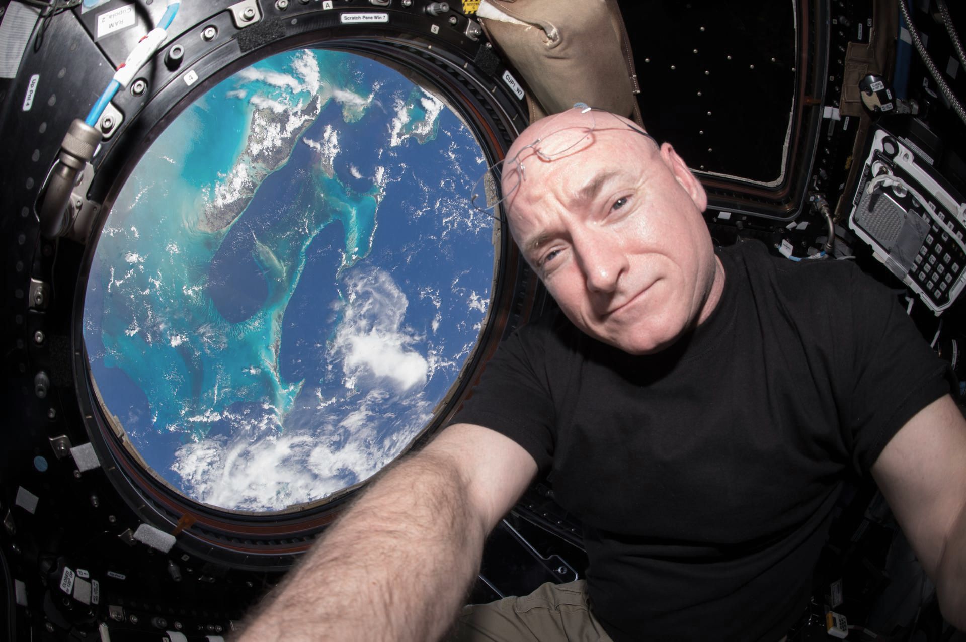 นักบินอวกาศ Scott Kelly ที่ฝาแฝดของเขาอยู่บนโลก เพื่อศึกษาร่างกายที่เปลี่ยนไป