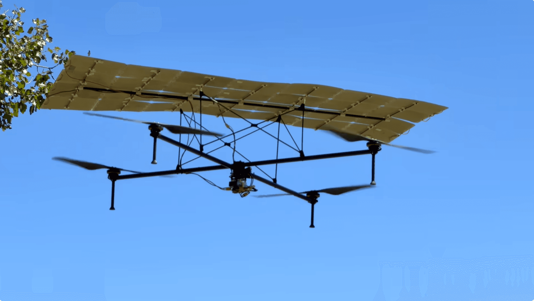 โดรนบินโซลาร์เซลล์ ใช้พลังงานแสดงอาทิตย​์