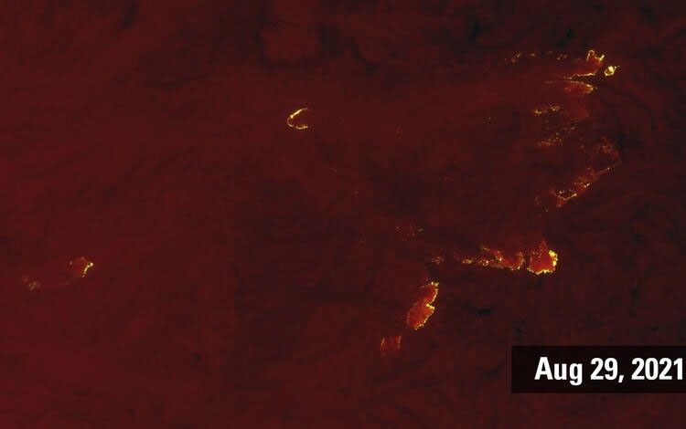ภาพถ่ายไฟป่าในบริเวณทะเลสาบ Tahoe รัฐแคลิฟอร์เนีย จากการติดตามโดยดาวเทียม Landsat 8 ที่มา NASA