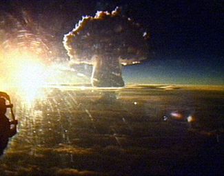 ภาพถ่ายระเบิด Tsar Bomba ที่สามารถถ่ายได้จากระยะ 161 กิโลเมตรจากจุดศูนย์กลาง ภาพจาก Tsar Bomba - Wikipedia