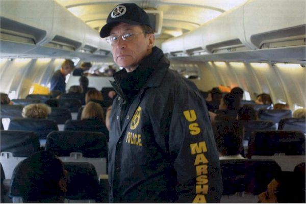 เจ้าหน้าที่ U.S. Marshals Service บนเครื่องบิน JPATS