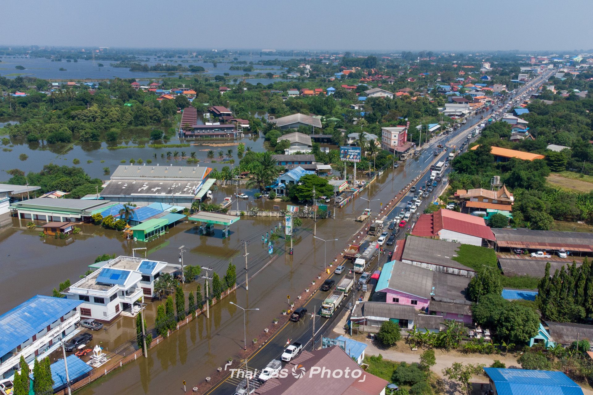 แฟ้มภาพ น้่ำท่วมอ่างทอง ถนน 3064 เมื่อวันที่ 19 ตุลาคม 2022