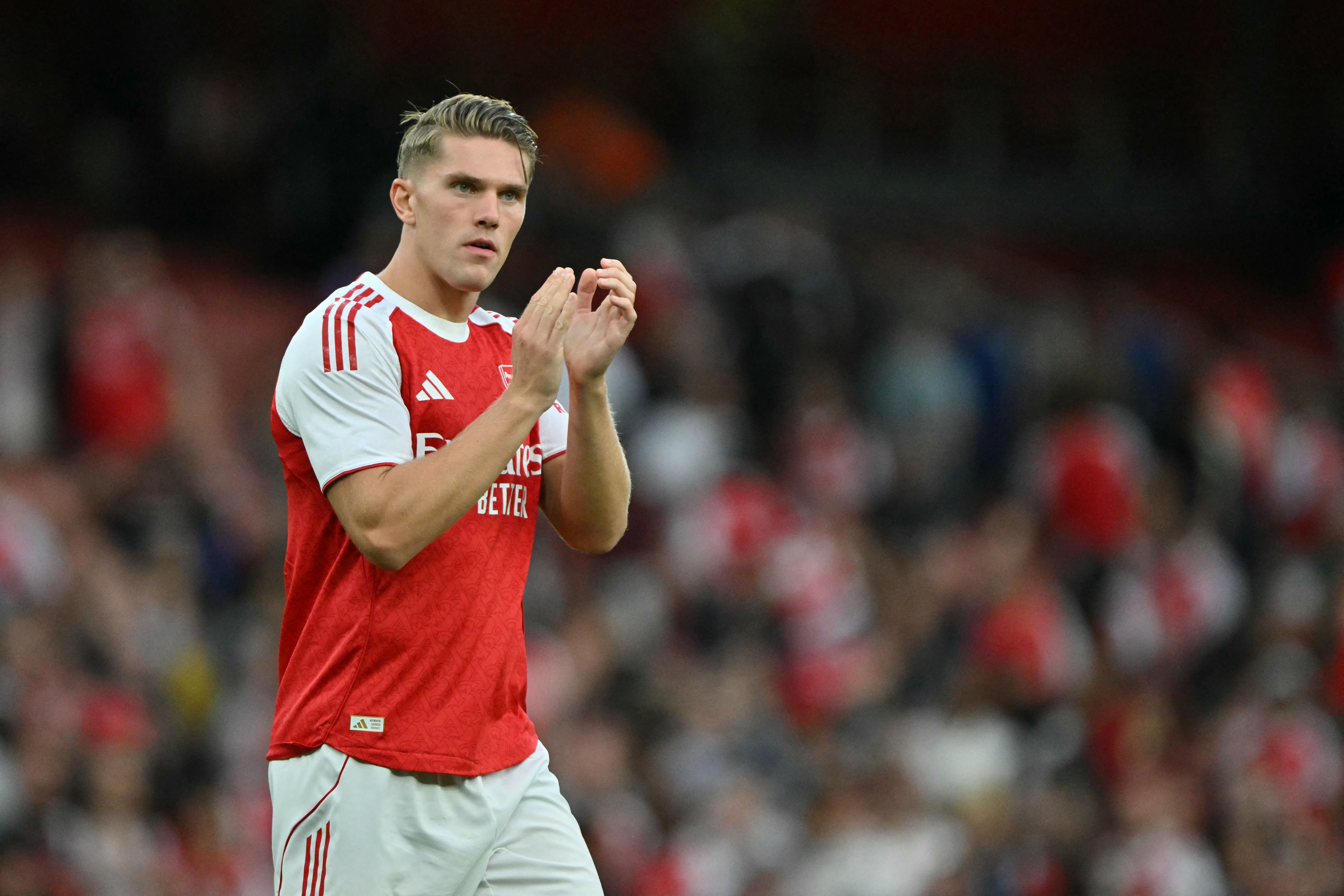 วิคเตอร์ เยอเคเรส ศูนย์หน้าอาร์เซนอล ผู้ยังไม่เคยยิงแมนยู