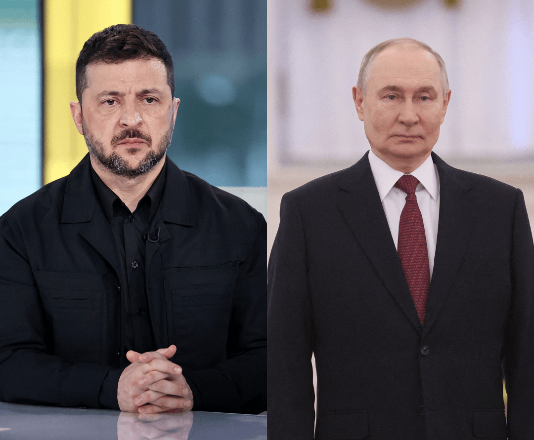 โวโลดีมีร์ เซเลนสกี (ซ้าย) ขณะให้สัมภาษณ์ต่อสื่อสหรัฐฯ เมื่อเดือนกันยายน 2568 และวลาดีมีร์ ปูติน ขณะต้อนรับผู้นำสาธารณรัฐอาหรับเอมิเรตส์ ณ กรุงมอสโก เมื่อเดือนมกราคม 2569 (ภาพ: Jamie McCarthy/Getty Images via AFP & Maxim Shipenkov/POOL/AFP)