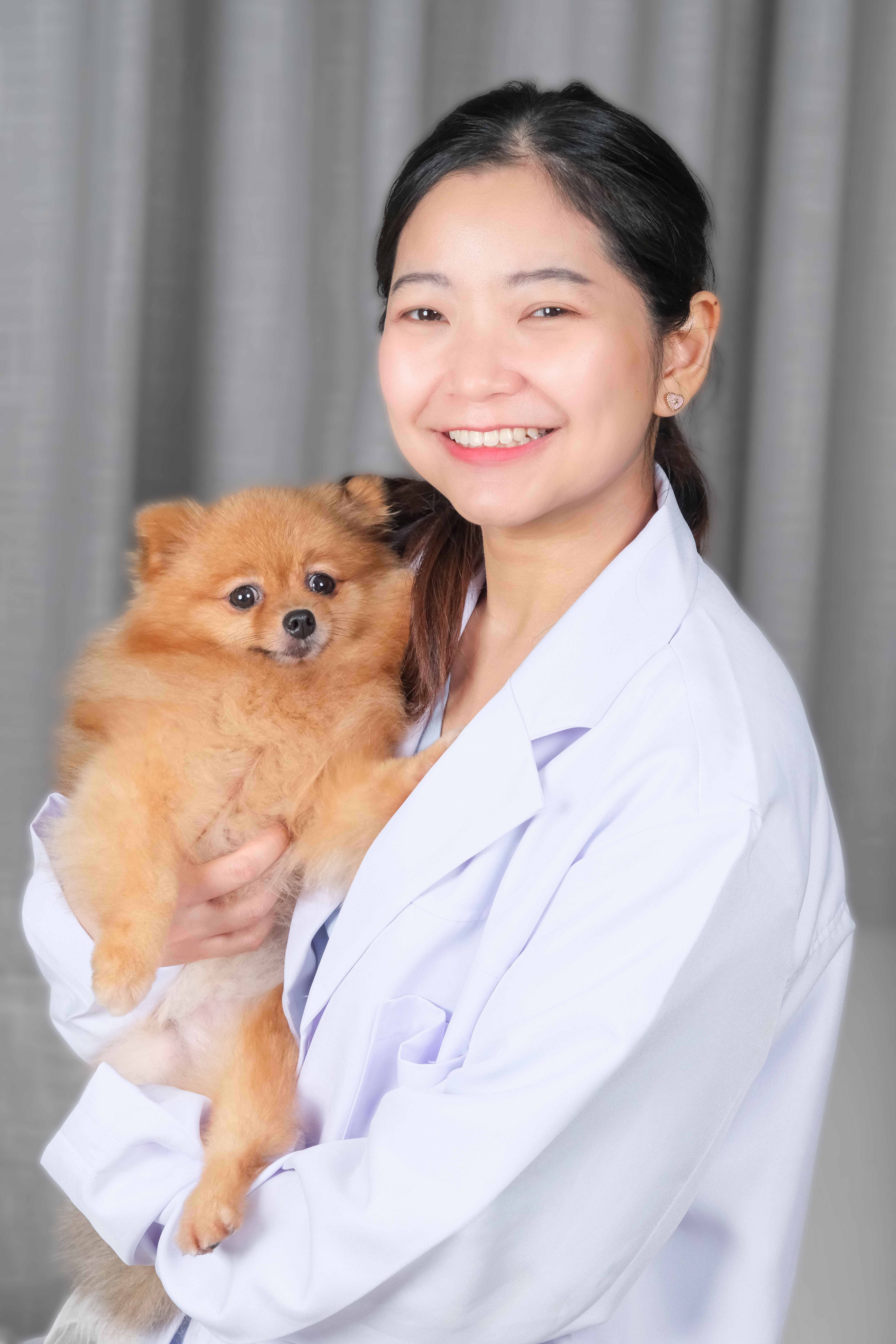 “หมอจอย” สพ.ญ.วริษฐา โตศักดิ์สิทธิ์ สัตวแพทย์ประจำศูนย์โรคผิวหนังและภูมิแพ้ โรงพยาบาลสัตว์ทองหล่อ