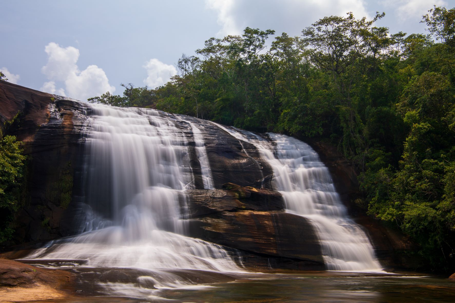 น้ำตกเจ็ดสี (ภาพจาก: การท่องเที่ยวแห่งประเทศไทย)