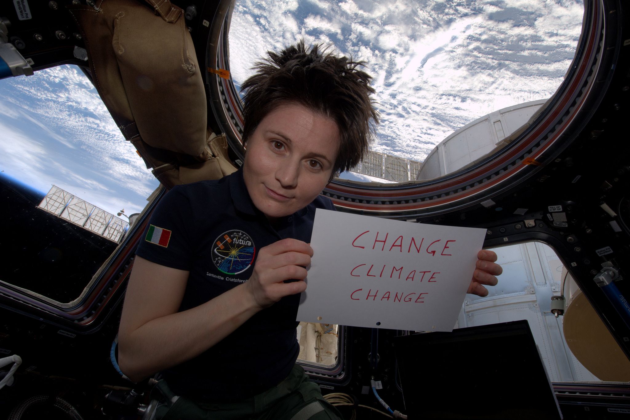 Samantha Cristoforetti เข้าร่วมกิจกรรม Earth Hour 2015 จาก ISS (ภาพ: WWF)